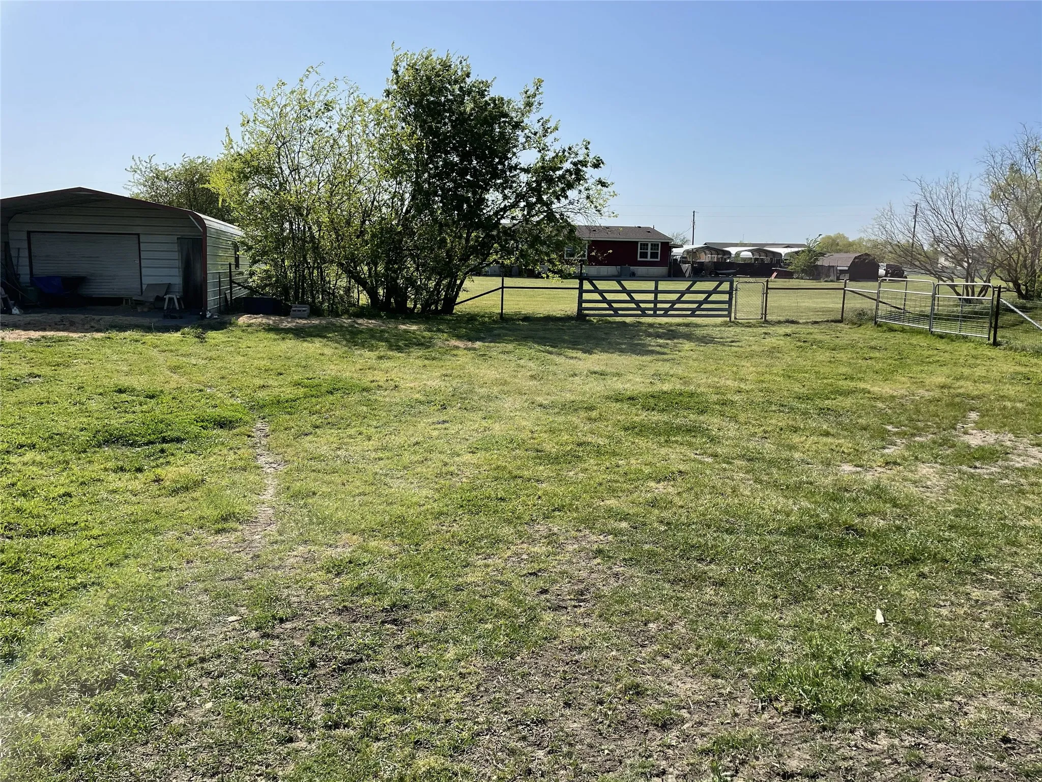 The insulated barn has loafing area attached