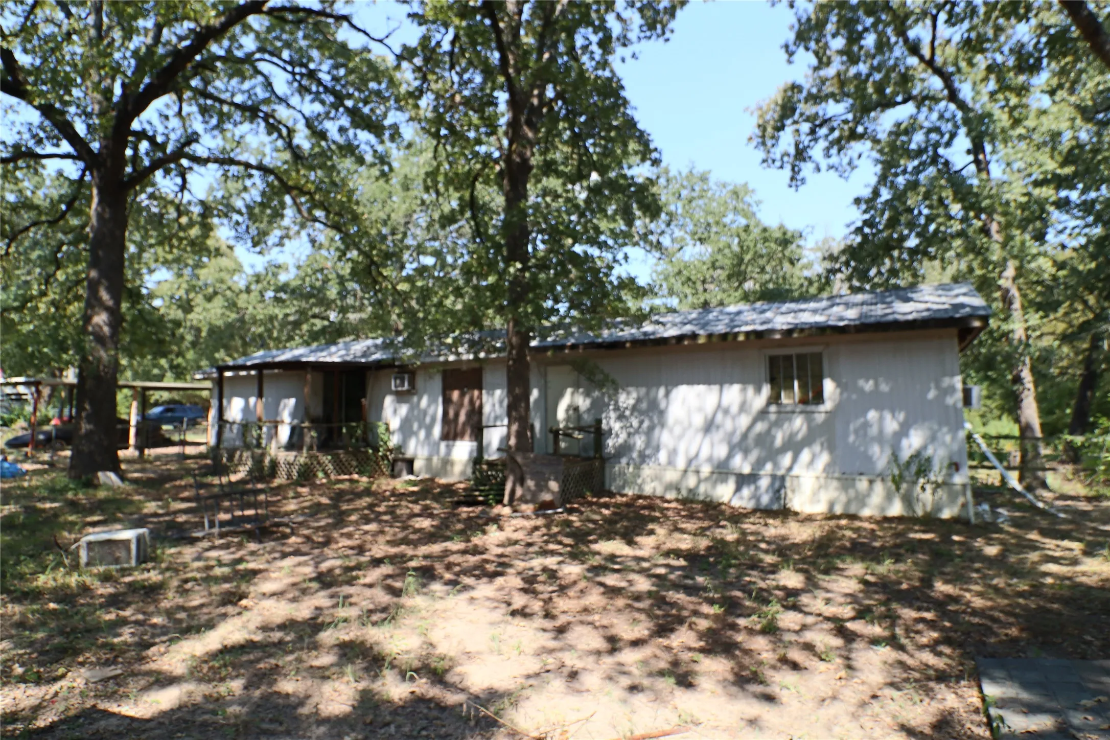 Mobile Home For Sale in Hunt County , 1957 Private Road 3836, Quinlan, Texas 75474, 2 Bedroom, 1 Bathroom, Garage spaces, 1,064 Sqft, built in 1985, mls#21222172, Real Estate Agent in Quinlan, Homes For Sale in Hunt county, Homes For Sale in Quinlan, Realtor in Quinlan Texas, Real Estate Brokerage Independent Realty Texas, Luminita Cordes Realtor