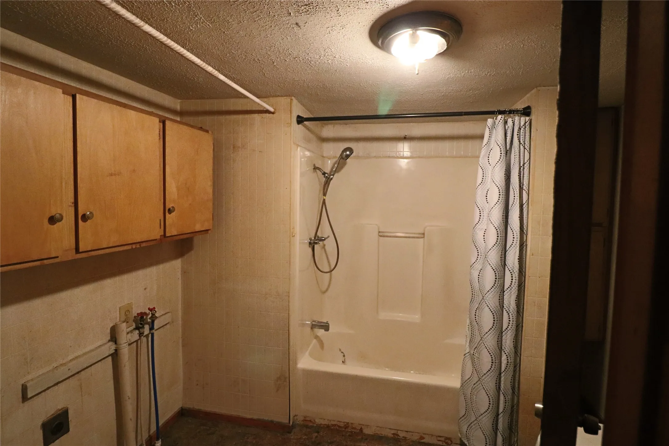 Mobile Home For Sale in Hunt County , 1957 Private Road 3836, Quinlan, Texas 75474, 2 Bedroom, 1 Bathroom, Garage spaces, 1,064 Sqft, built in 1985, mls#21222172, Real Estate Agent in Quinlan, Homes For Sale in Hunt county, Homes For Sale in Quinlan, Realtor in Quinlan Texas, Real Estate Brokerage Independent Realty Texas, Luminita Cordes Realtor
