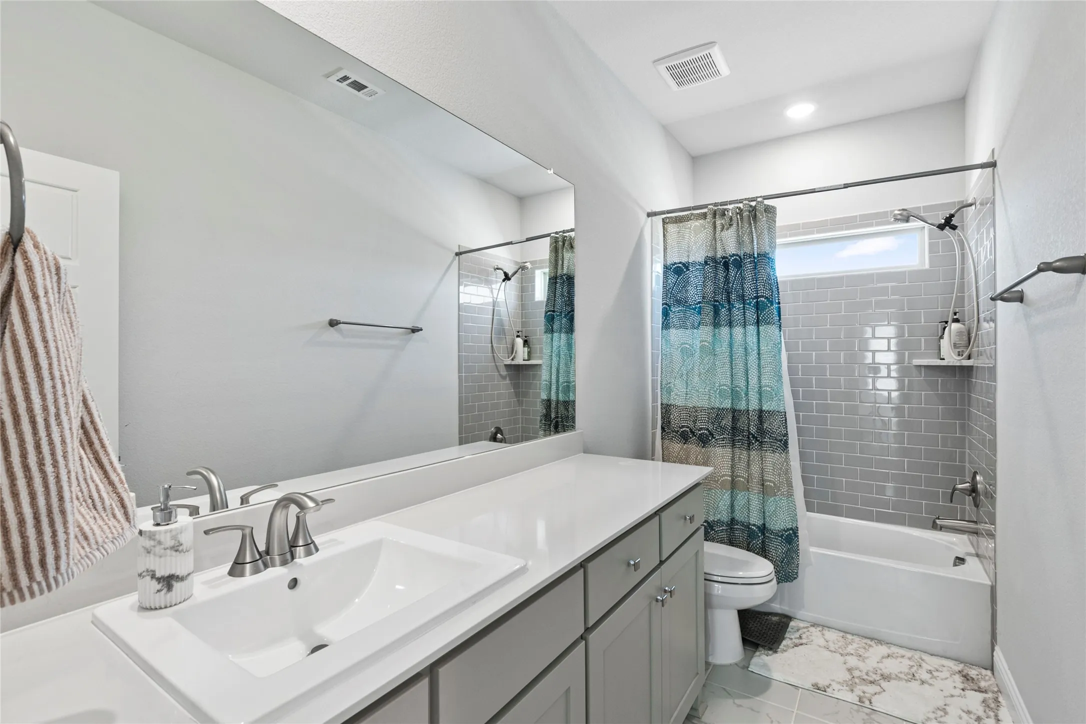 Single Family Residence For Sale in Dallas County , 7216 Palisades Drive, Rowlett, Texas 75088, 3 Bedroom, 3 Bathroom, 2 Garage spaces, 2,449 Sqft, built in 2024, mls#21219734, Real Estate Agent in Rowlett, Homes For Sale in Dallas county, Homes For Sale in Rowlett, Realtor in Rowlett Texas, Real Estate Brokerage Independent Realty Texas, Luminita Cordes Realtor