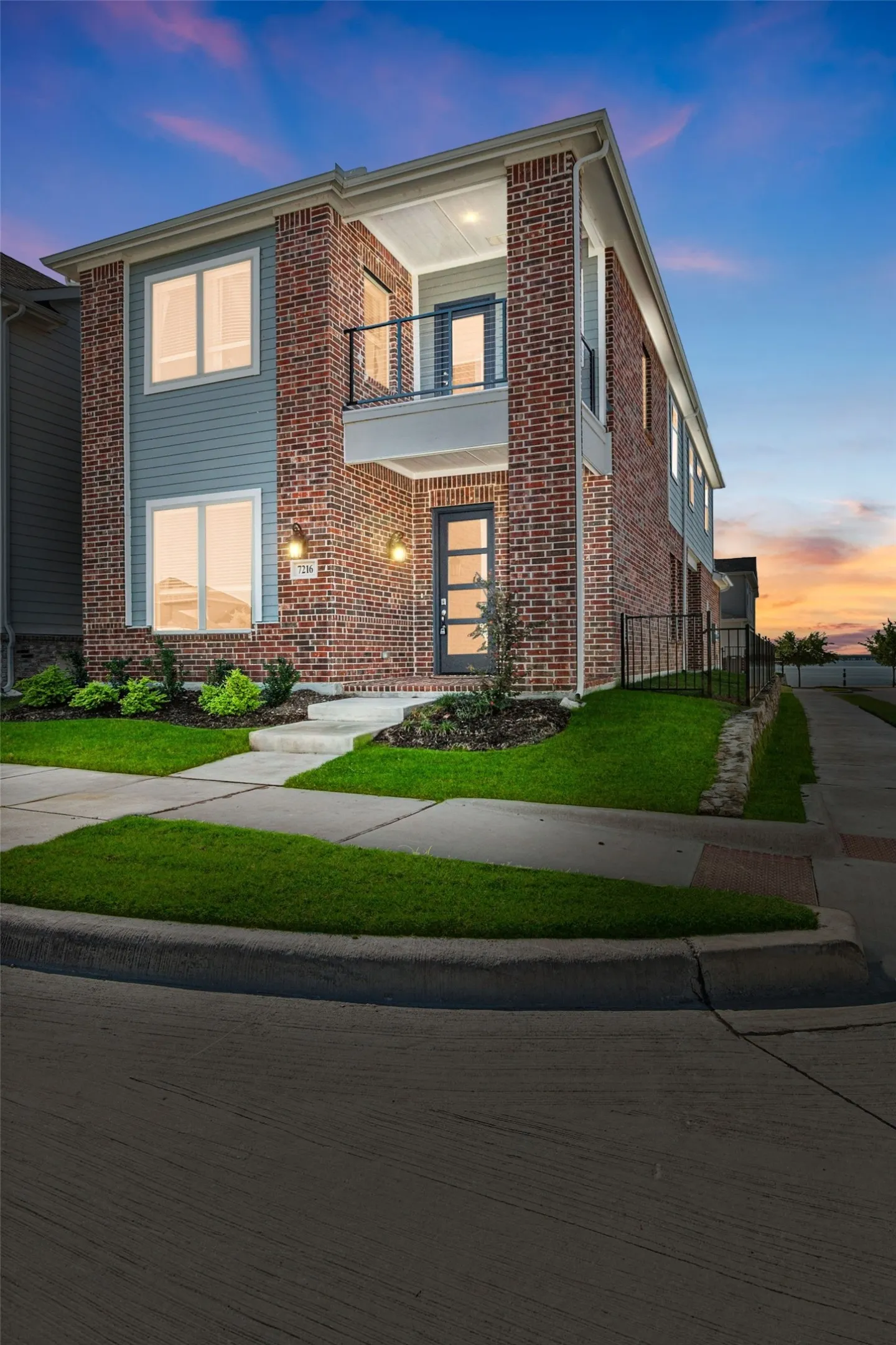 Single Family Residence For Sale in Dallas County , 7216 Palisades Drive, Rowlett, Texas 75088, 3 Bedroom, 3 Bathroom, 2 Garage spaces, 2,449 Sqft, built in 2024, mls#21219734, Real Estate Agent in Rowlett, Homes For Sale in Dallas county, Homes For Sale in Rowlett, Realtor in Rowlett Texas, Real Estate Brokerage Independent Realty Texas, Luminita Cordes Realtor