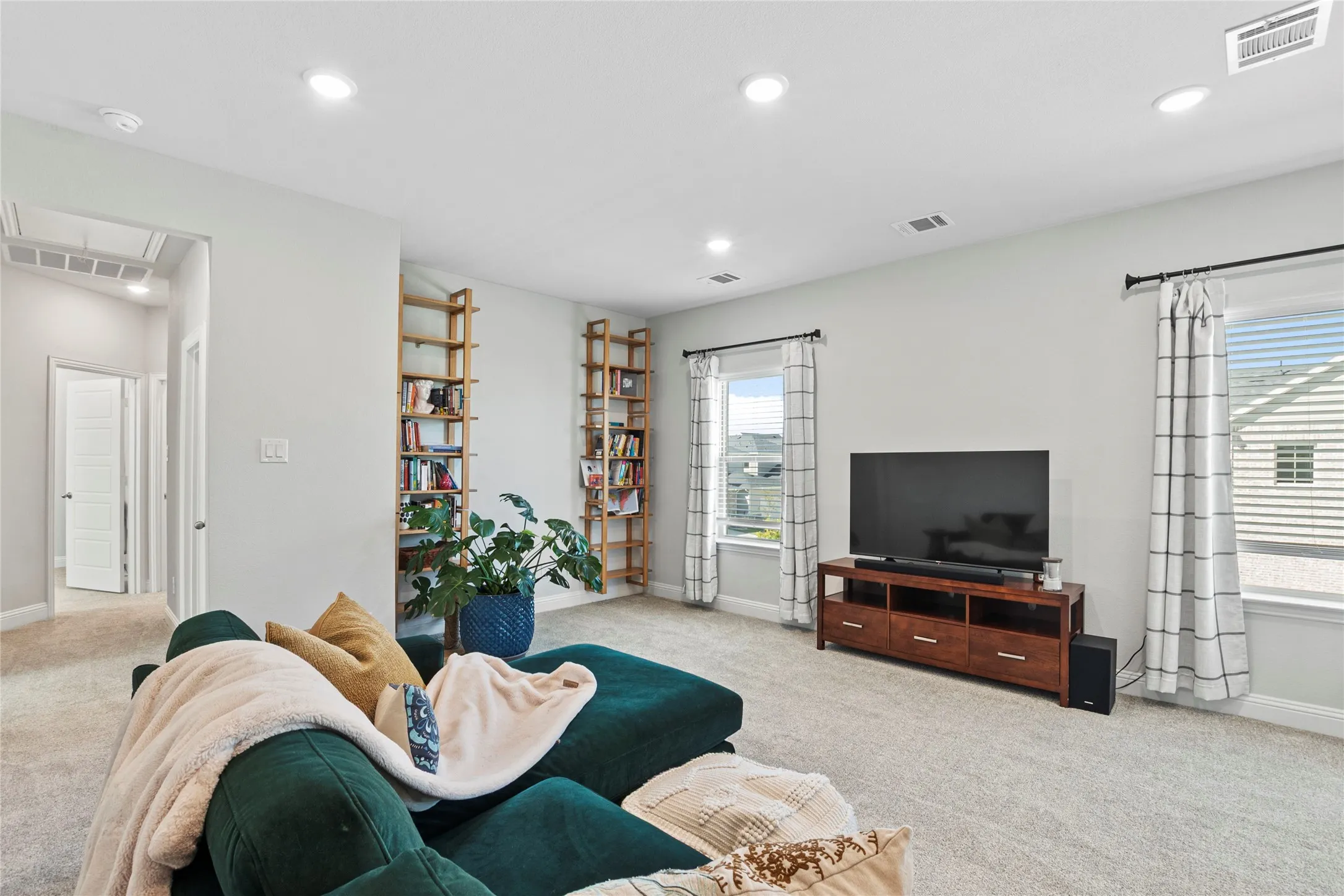 Single Family Residence For Sale in Dallas County , 7216 Palisades Drive, Rowlett, Texas 75088, 3 Bedroom, 3 Bathroom, 2 Garage spaces, 2,449 Sqft, built in 2024, mls#21219734, Real Estate Agent in Rowlett, Homes For Sale in Dallas county, Homes For Sale in Rowlett, Realtor in Rowlett Texas, Real Estate Brokerage Independent Realty Texas, Luminita Cordes Realtor