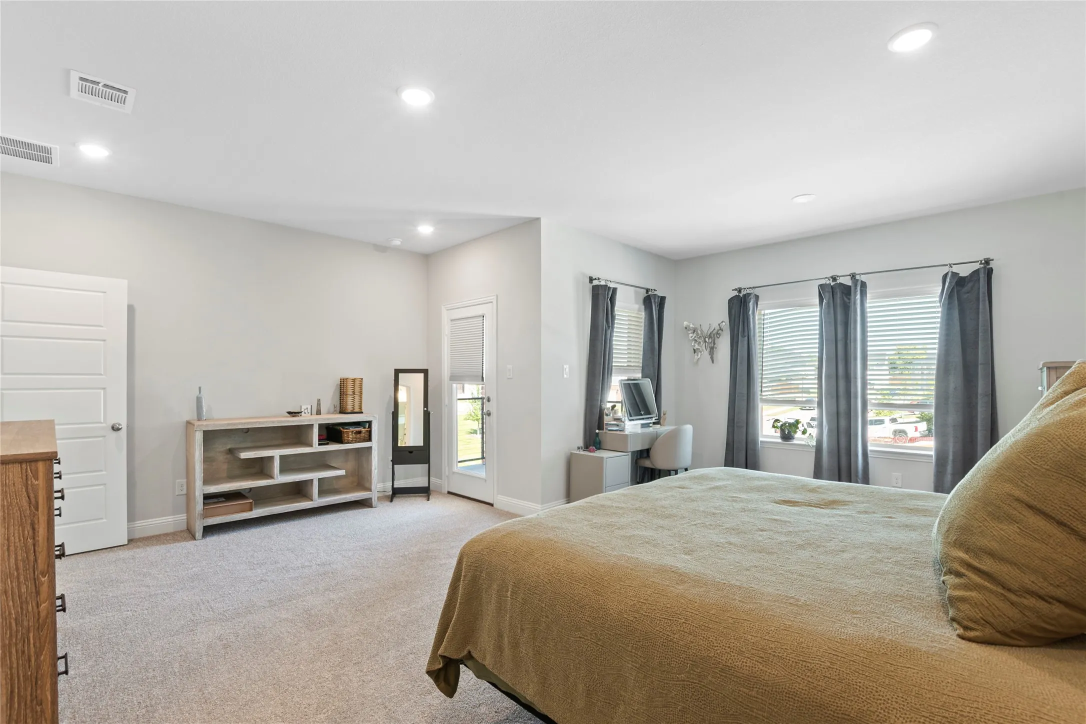 Single Family Residence For Sale in Dallas County , 7216 Palisades Drive, Rowlett, Texas 75088, 3 Bedroom, 3 Bathroom, 2 Garage spaces, 2,449 Sqft, built in 2024, mls#21219734, Real Estate Agent in Rowlett, Homes For Sale in Dallas county, Homes For Sale in Rowlett, Realtor in Rowlett Texas, Real Estate Brokerage Independent Realty Texas, Luminita Cordes Realtor