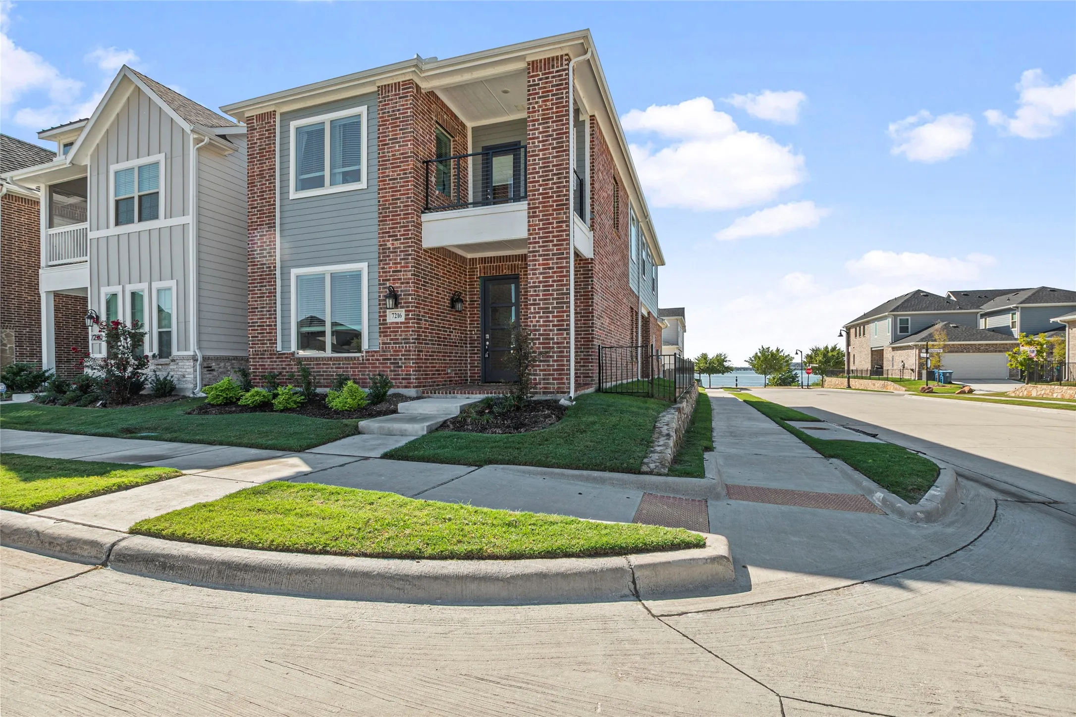 Single Family Residence For Sale in Dallas County , 7216 Palisades Drive, Rowlett, Texas 75088, 3 Bedroom, 3 Bathroom, 2 Garage spaces, 2,449 Sqft, built in 2024, mls#21219734, Real Estate Agent in Rowlett, Homes For Sale in Dallas county, Homes For Sale in Rowlett, Realtor in Rowlett Texas, Real Estate Brokerage Independent Realty Texas, Luminita Cordes Realtor
