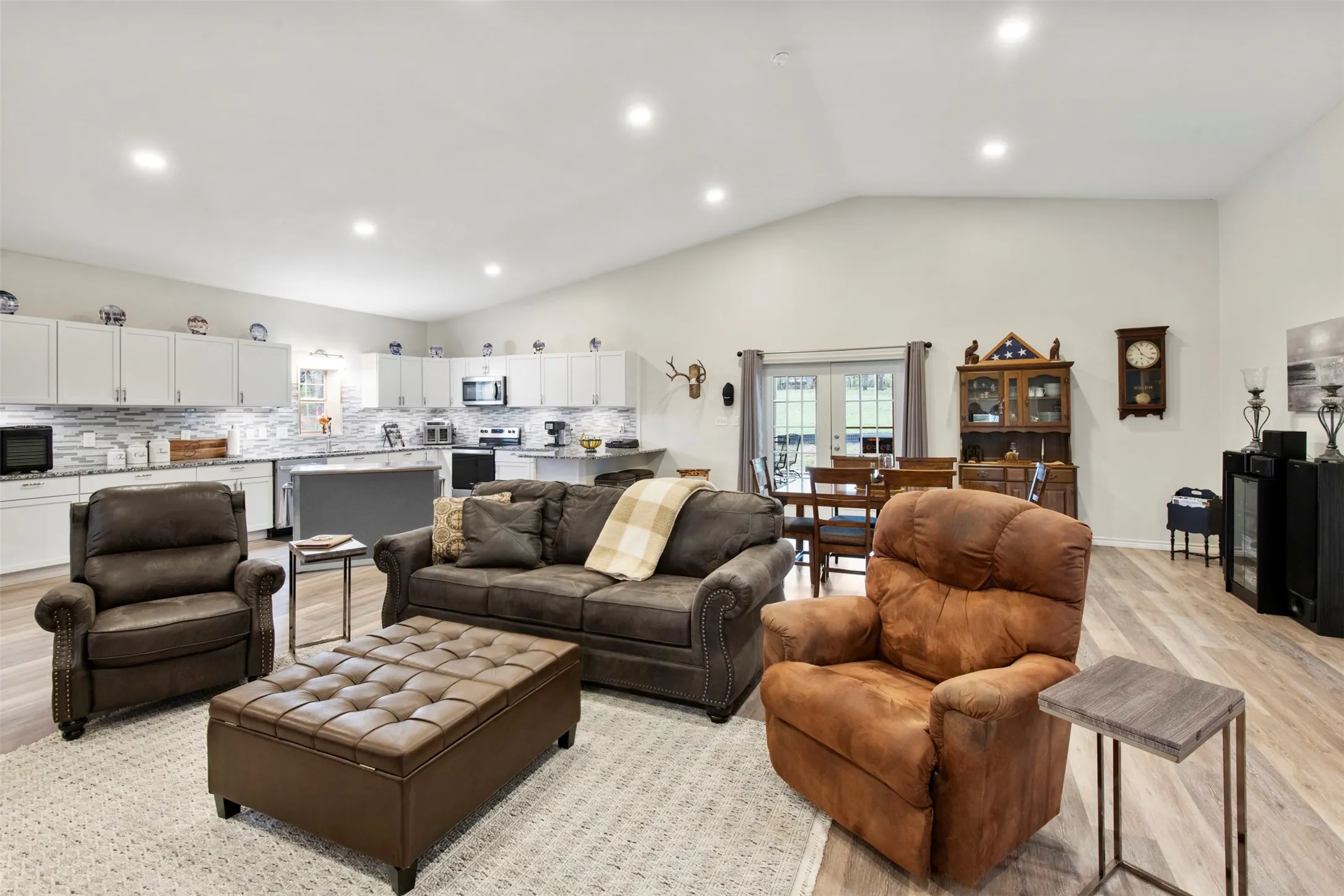Single Family Residence For Sale in Montague County , 346 Nocona Drive, Nocona, Texas 76255, 3 Bedroom, 2 Bathroom, 3 Garage spaces, 2,025 Sqft, built in 2021, mls#21221609, Real Estate Agent in Nocona, Homes For Sale in Montague county, Homes For Sale in Nocona, Realtor in Nocona Texas, Real Estate Brokerage Independent Realty Texas, Luminita Cordes Realtor