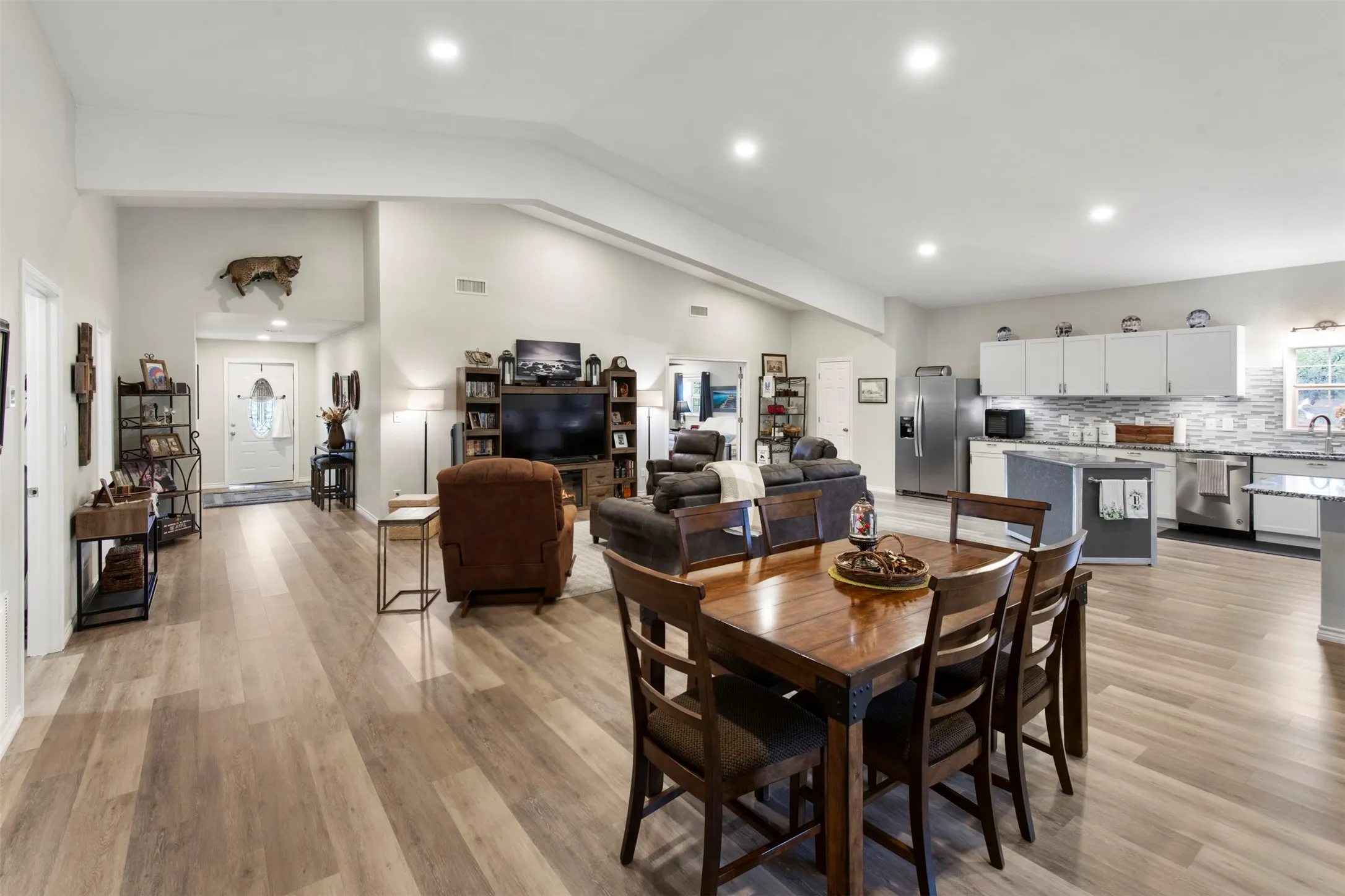 Single Family Residence For Sale in Montague County , 346 Nocona Drive, Nocona, Texas 76255, 3 Bedroom, 2 Bathroom, 3 Garage spaces, 2,025 Sqft, built in 2021, mls#21221609, Real Estate Agent in Nocona, Homes For Sale in Montague county, Homes For Sale in Nocona, Realtor in Nocona Texas, Real Estate Brokerage Independent Realty Texas, Luminita Cordes Realtor