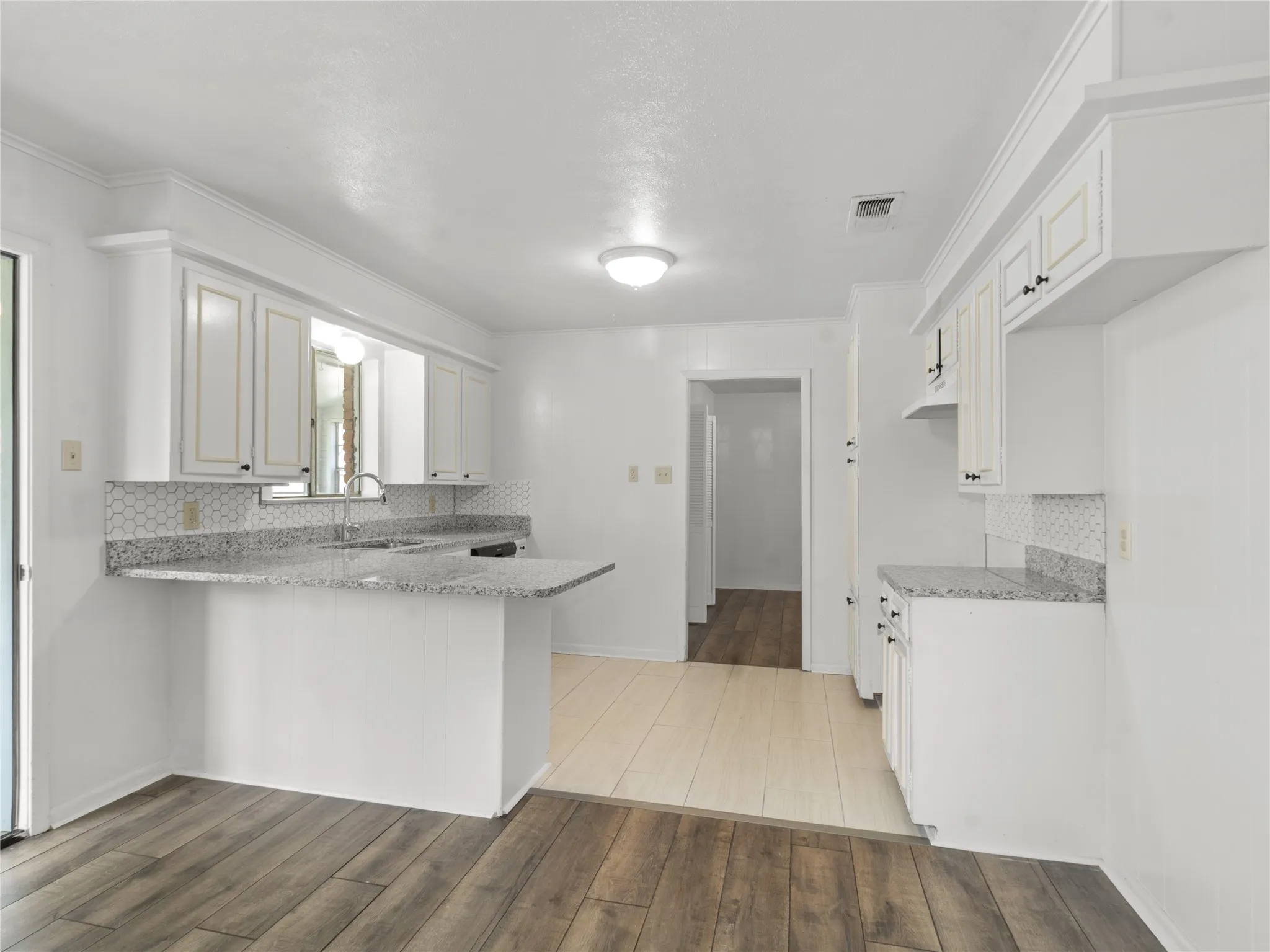 Single Family Residence For Sale in Navarro County , 3528 N Beaton Street, Corsicana, Texas 75110, 3 Bedroom, 2 Bathroom, Garage spaces, 1,680 Sqft, built in 1968, Price $205,000, mls#21205690, Real Estate Agent in Corsicana, Homes For Sale in Navarro county, Homes For Sale in Corsicana, Realtor in Corsicana Texas, Real Estate Brokerage Independent Realty Texas, Luminita Cordes Realtor