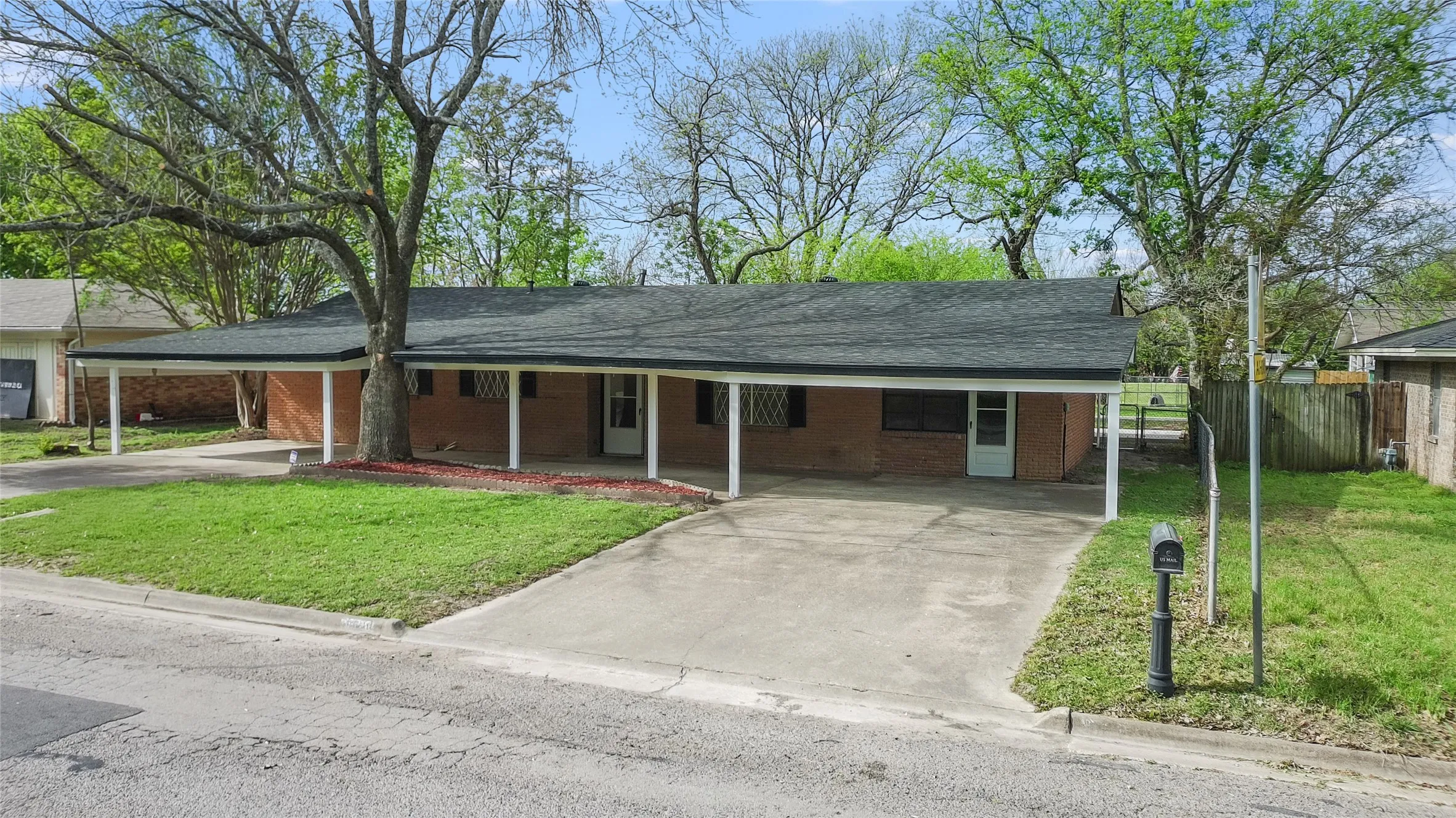 Single Family Residence For Sale in Navarro County , 3528 N Beaton Street, Corsicana, Texas 75110, 3 Bedroom, 2 Bathroom, Garage spaces, 1,680 Sqft, built in 1968, Price $205,000, mls#21205690, Real Estate Agent in Corsicana, Homes For Sale in Navarro county, Homes For Sale in Corsicana, Realtor in Corsicana Texas, Real Estate Brokerage Independent Realty Texas, Luminita Cordes Realtor