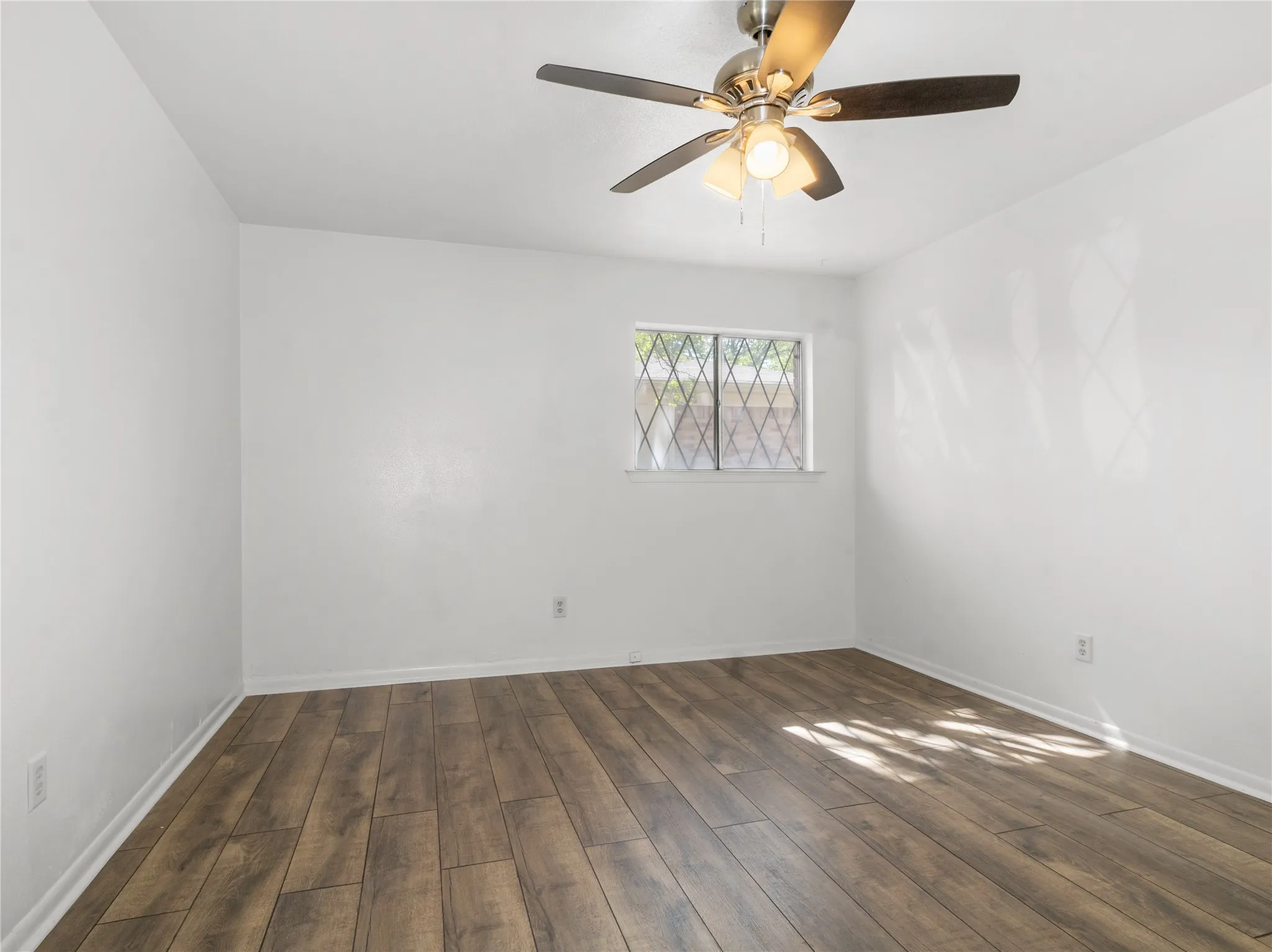 Single Family Residence For Sale in Navarro County , 3528 N Beaton Street, Corsicana, Texas 75110, 3 Bedroom, 2 Bathroom, Garage spaces, 1,680 Sqft, built in 1968, Price $205,000, mls#21205690, Real Estate Agent in Corsicana, Homes For Sale in Navarro county, Homes For Sale in Corsicana, Realtor in Corsicana Texas, Real Estate Brokerage Independent Realty Texas, Luminita Cordes Realtor
