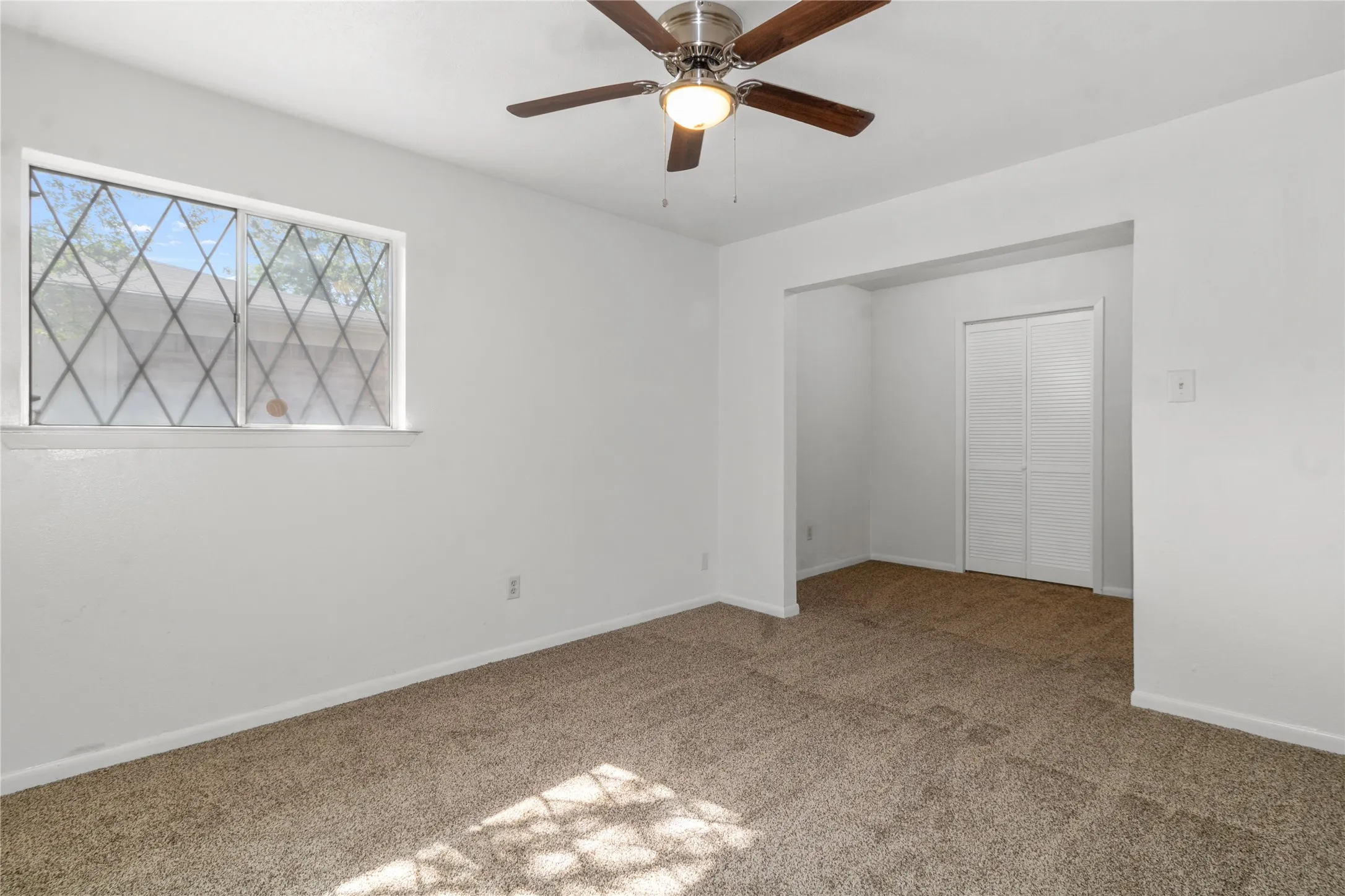 Single Family Residence For Sale in Navarro County , 3528 N Beaton Street, Corsicana, Texas 75110, 3 Bedroom, 2 Bathroom, Garage spaces, 1,680 Sqft, built in 1968, Price $205,000, mls#21205690, Real Estate Agent in Corsicana, Homes For Sale in Navarro county, Homes For Sale in Corsicana, Realtor in Corsicana Texas, Real Estate Brokerage Independent Realty Texas, Luminita Cordes Realtor