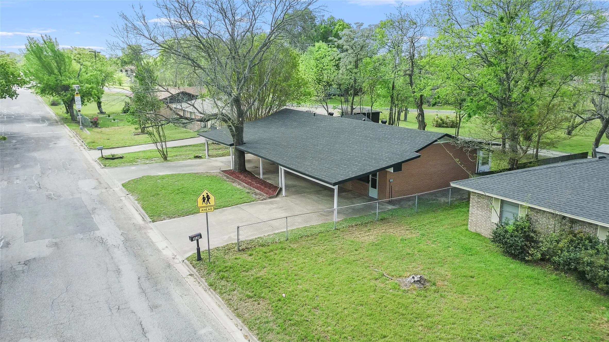 Single Family Residence For Sale in Navarro County , 3528 N Beaton Street, Corsicana, Texas 75110, 3 Bedroom, 2 Bathroom, Garage spaces, 1,680 Sqft, built in 1968, Price $205,000, mls#21205690, Real Estate Agent in Corsicana, Homes For Sale in Navarro county, Homes For Sale in Corsicana, Realtor in Corsicana Texas, Real Estate Brokerage Independent Realty Texas, Luminita Cordes Realtor