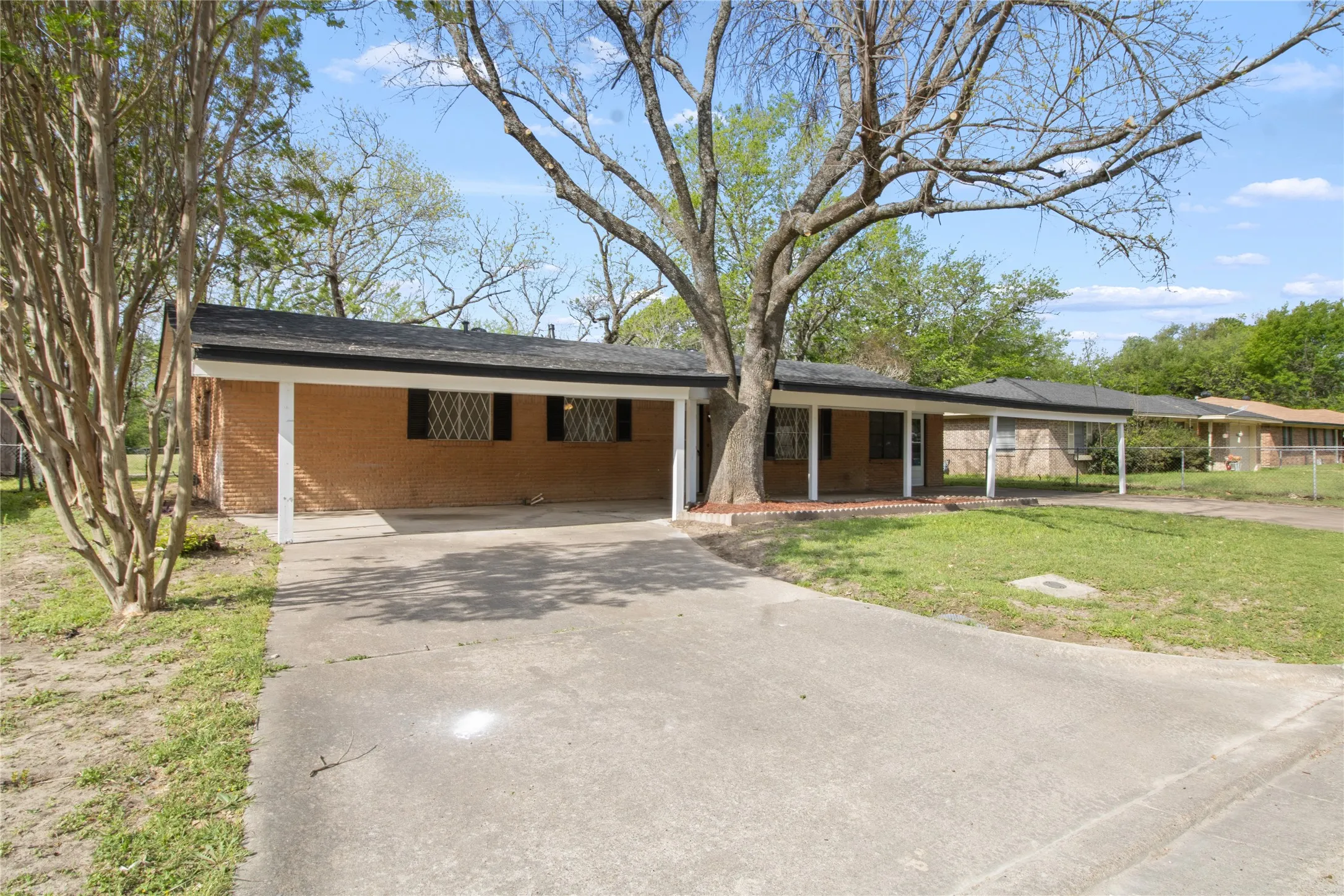 Single Family Residence For Sale in Navarro County , 3528 N Beaton Street, Corsicana, Texas 75110, 3 Bedroom, 2 Bathroom, Garage spaces, 1,680 Sqft, built in 1968, Price $205,000, mls#21205690, Real Estate Agent in Corsicana, Homes For Sale in Navarro county, Homes For Sale in Corsicana, Realtor in Corsicana Texas, Real Estate Brokerage Independent Realty Texas, Luminita Cordes Realtor