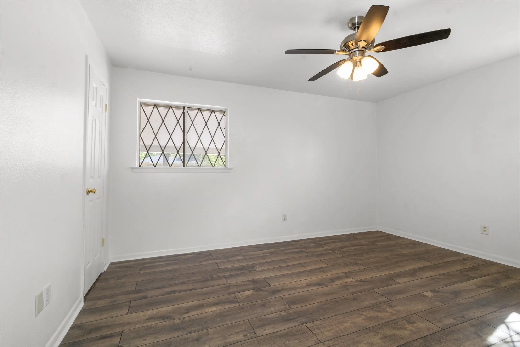 Single Family Residence For Sale in Navarro County , 3528 N Beaton Street, Corsicana, Texas 75110, 3 Bedroom, 2 Bathroom, Garage spaces, 1,680 Sqft, built in 1968, Price $205,000, mls#21205690, Real Estate Agent in Corsicana, Homes For Sale in Navarro county, Homes For Sale in Corsicana, Realtor in Corsicana Texas, Real Estate Brokerage Independent Realty Texas, Luminita Cordes Realtor