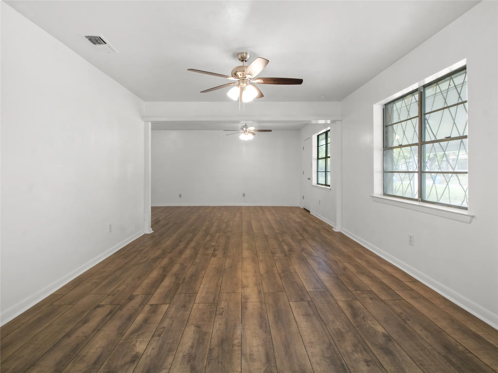 Single Family Residence For Sale in Navarro County , 3528 N Beaton Street, Corsicana, Texas 75110, 3 Bedroom, 2 Bathroom, Garage spaces, 1,680 Sqft, built in 1968, Price $205,000, mls#21205690, Real Estate Agent in Corsicana, Homes For Sale in Navarro county, Homes For Sale in Corsicana, Realtor in Corsicana Texas, Real Estate Brokerage Independent Realty Texas, Luminita Cordes Realtor