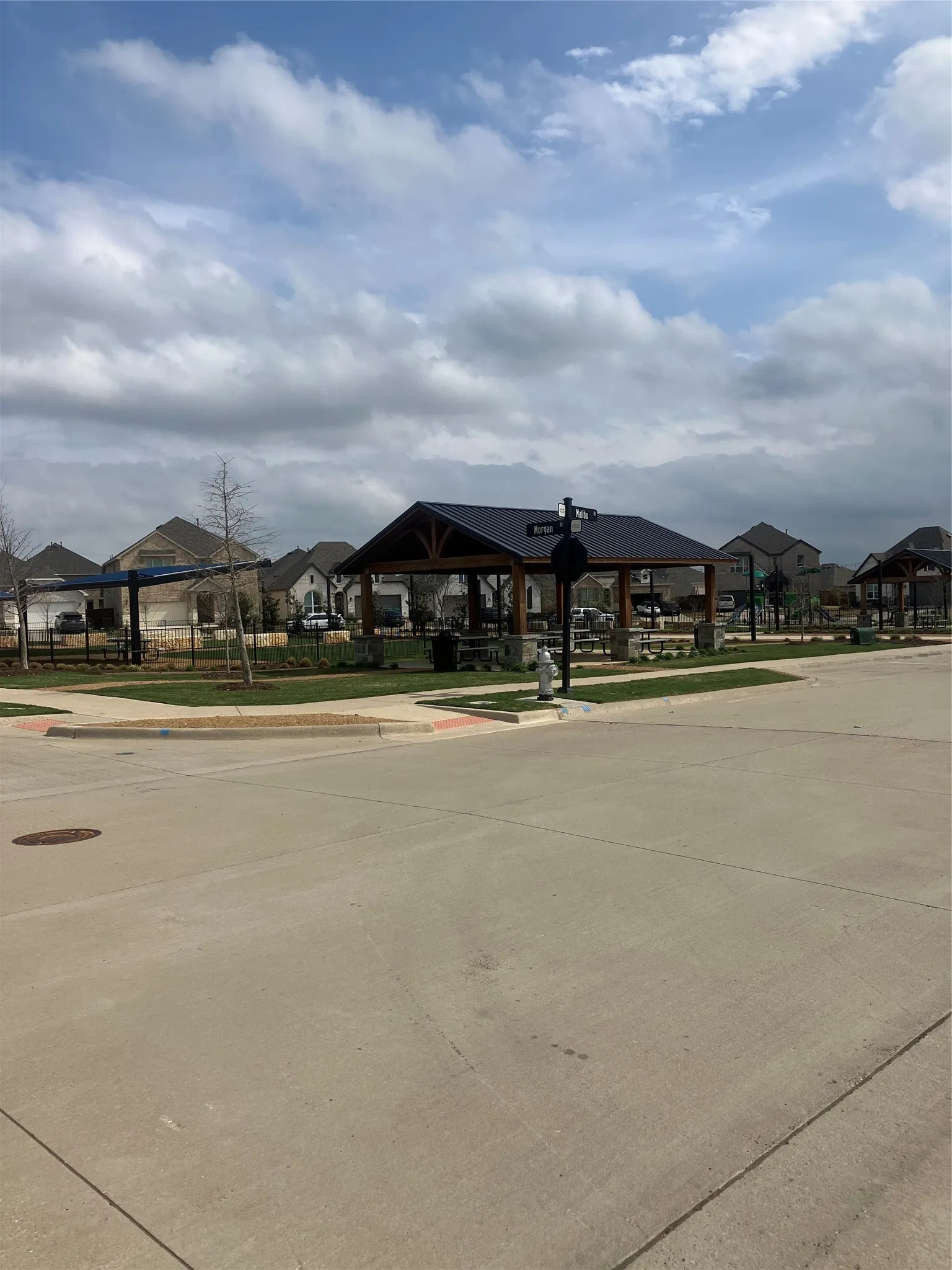 Townhouse For Sale in Grayson County , 3737 Bel Air Boulevard, Sherman, Texas 75090, 3 Bedrooms, 3 Bathrooms, 2 Garage spaces, 1,795 Sqft, built in 2023, Price $329,900, mls#21222213, Real Estate Agent in Sherman, Homes For Sale in Grayson county, Homes For Sale in Sherman, Realtor in Sherman Texas, Real Estate Brokerage Independent Realty Texas, Luminita Cordes Realtor