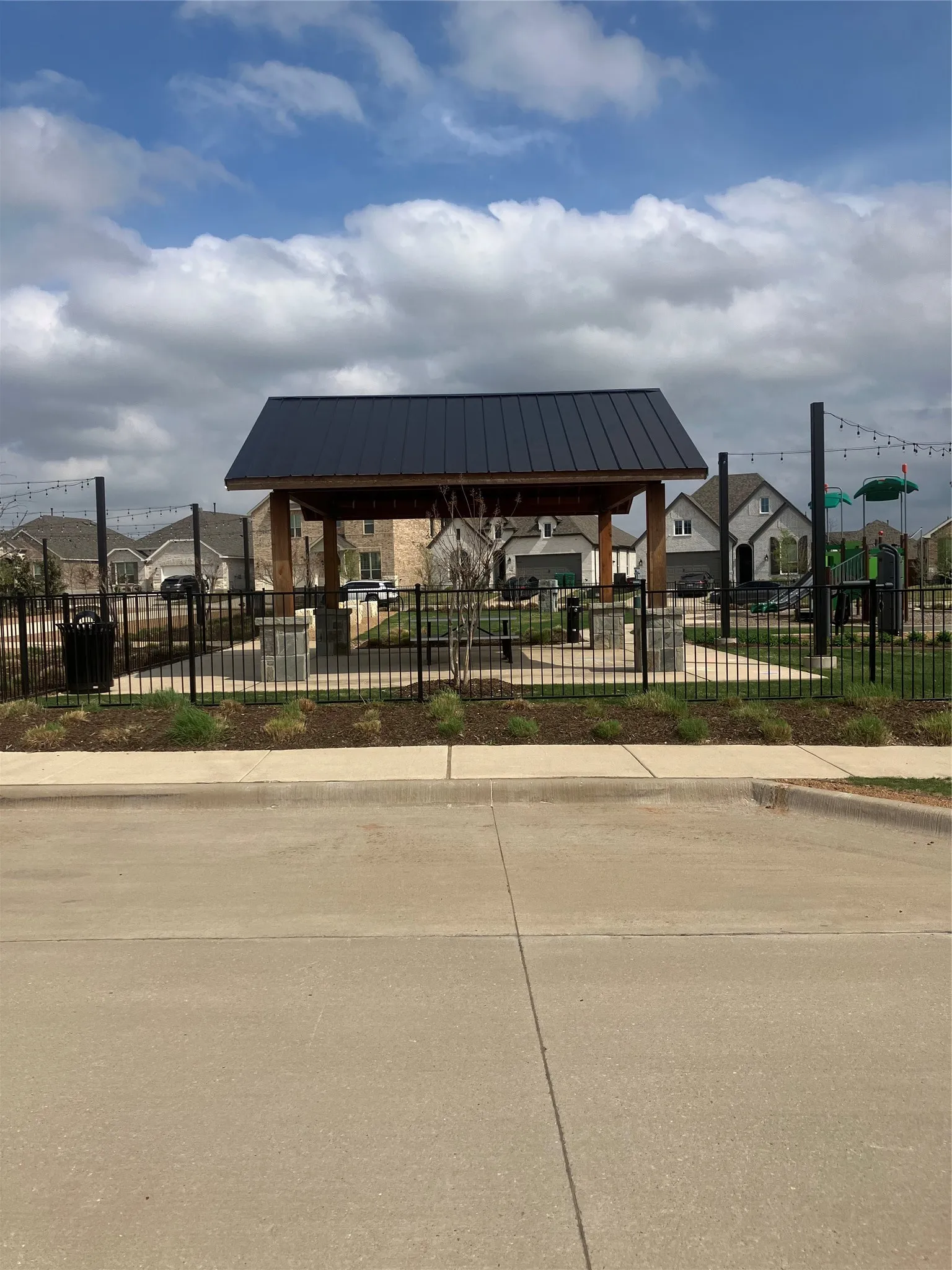 Townhouse For Sale in Grayson County , 3737 Bel Air Boulevard, Sherman, Texas 75090, 3 Bedrooms, 3 Bathrooms, 2 Garage spaces, 1,795 Sqft, built in 2023, Price $329,900, mls#21222213, Real Estate Agent in Sherman, Homes For Sale in Grayson county, Homes For Sale in Sherman, Realtor in Sherman Texas, Real Estate Brokerage Independent Realty Texas, Luminita Cordes Realtor