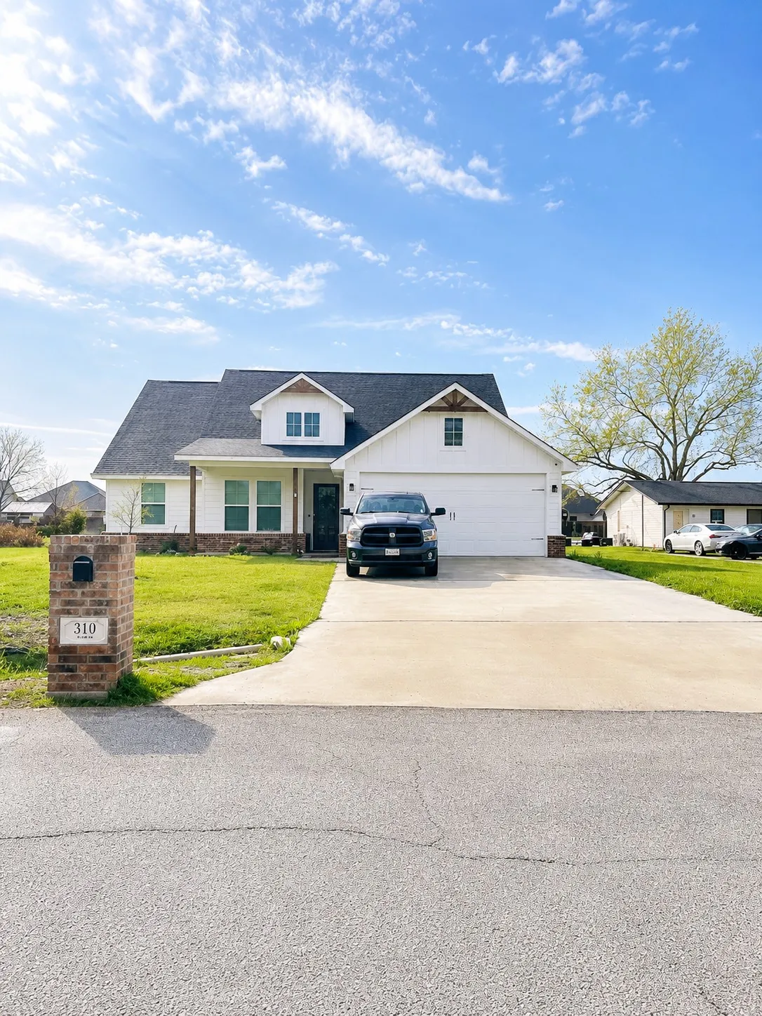 Single Family Residence For Sale in Mc Lennan County , 310 W Tate Street, Robinson, Texas 76706, 4 Bedrooms, 2 Bathrooms, 2 Garage spaces, 1,732 Sqft, built in 2021, Price $364,900, mls#21222073, Real Estate Agent in Robinson, Homes For Sale in Mc Lennan county, Homes For Sale in Robinson, Realtor in Robinson Texas, Real Estate Brokerage Independent Realty Texas, Luminita Cordes Realtor