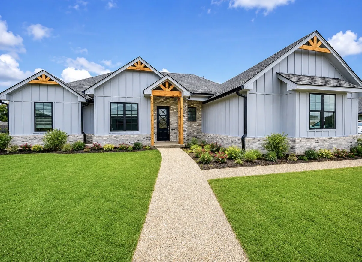 Single Family Residence For Sale in Mc Lennan County , 224 Fox Run Lane, Robinson, Texas 76706, 4 Bedrooms, 4 Bathrooms, 2 Garage spaces, 2,568 Sqft, built in 2022, Price $582,000, mls#21222156, Real Estate Agent in Robinson, Homes For Sale in Mc Lennan county, Homes For Sale in Robinson, Realtor in Robinson Texas, Real Estate Brokerage Independent Realty Texas, Luminita Cordes Realtor
