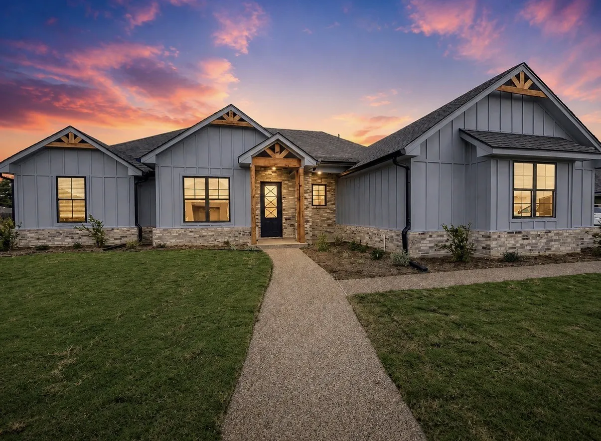 Single Family Residence For Sale in Mc Lennan County , 224 Fox Run Lane, Robinson, Texas 76706, 4 Bedrooms, 4 Bathrooms, 2 Garage spaces, 2,568 Sqft, built in 2022, Price $582,000, mls#21222156, Real Estate Agent in Robinson, Homes For Sale in Mc Lennan county, Homes For Sale in Robinson, Realtor in Robinson Texas, Real Estate Brokerage Independent Realty Texas, Luminita Cordes Realtor