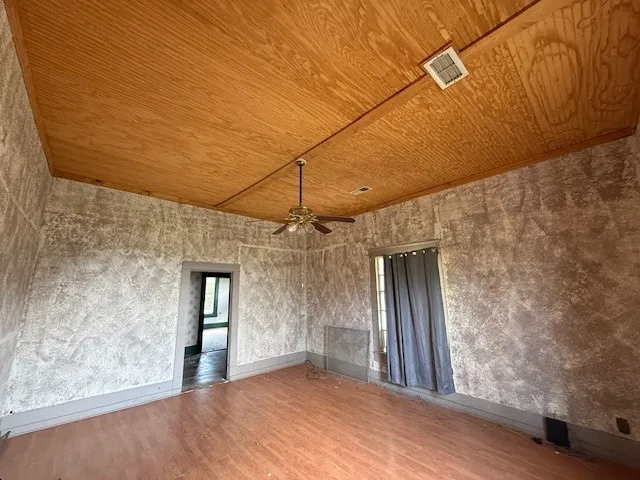 Single Family Residence For Sale in Delta County , 950 W Bonham Avenue, Cooper, Texas 75432, 3 Bedroom, 2 Bathroom, Garage spaces, 2,828 Sqft, built in 1900, mls#21217991, Real Estate Agent in Cooper, Homes For Sale in Delta county, Homes For Sale in Cooper, Realtor in Cooper Texas, Real Estate Brokerage Independent Realty Texas, Luminita Cordes Realtor