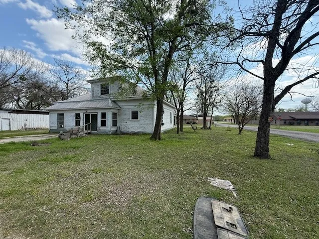 Single Family Residence For Sale in Delta County , 950 W Bonham Avenue, Cooper, Texas 75432, 3 Bedroom, 2 Bathroom, Garage spaces, 2,828 Sqft, built in 1900, mls#21217991, Real Estate Agent in Cooper, Homes For Sale in Delta county, Homes For Sale in Cooper, Realtor in Cooper Texas, Real Estate Brokerage Independent Realty Texas, Luminita Cordes Realtor