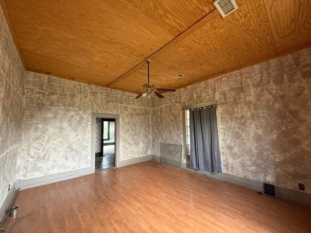 Single Family Residence For Sale in Delta County , 950 W Bonham Avenue, Cooper, Texas 75432, 3 Bedroom, 2 Bathroom, Garage spaces, 2,828 Sqft, built in 1900, mls#21217991, Real Estate Agent in Cooper, Homes For Sale in Delta county, Homes For Sale in Cooper, Realtor in Cooper Texas, Real Estate Brokerage Independent Realty Texas, Luminita Cordes Realtor