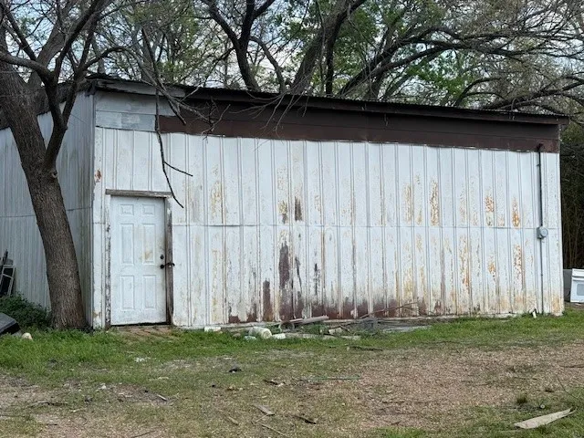 Single Family Residence For Sale in Delta County , 950 W Bonham Avenue, Cooper, Texas 75432, 3 Bedroom, 2 Bathroom, Garage spaces, 2,828 Sqft, built in 1900, mls#21217991, Real Estate Agent in Cooper, Homes For Sale in Delta county, Homes For Sale in Cooper, Realtor in Cooper Texas, Real Estate Brokerage Independent Realty Texas, Luminita Cordes Realtor