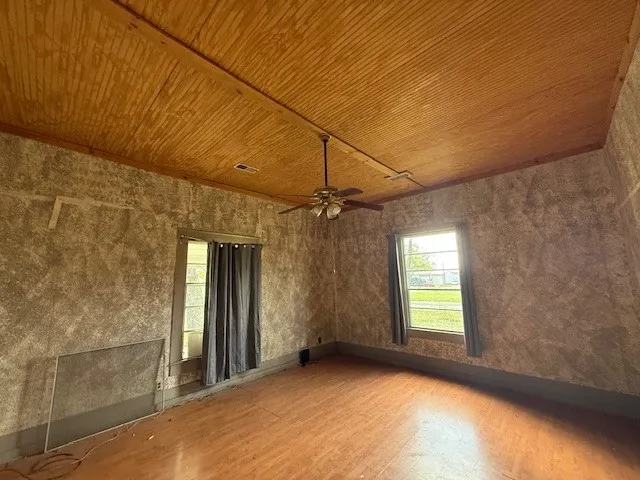 Single Family Residence For Sale in Delta County , 950 W Bonham Avenue, Cooper, Texas 75432, 3 Bedroom, 2 Bathroom, Garage spaces, 2,828 Sqft, built in 1900, mls#21217991, Real Estate Agent in Cooper, Homes For Sale in Delta county, Homes For Sale in Cooper, Realtor in Cooper Texas, Real Estate Brokerage Independent Realty Texas, Luminita Cordes Realtor