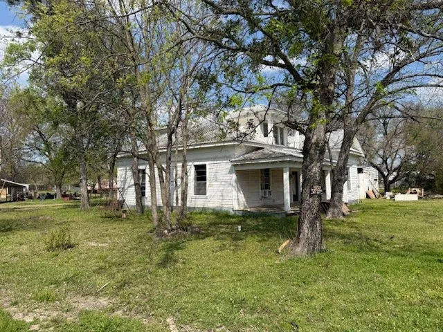 Single Family Residence For Sale in Delta County , 950 W Bonham Avenue, Cooper, Texas 75432, 3 Bedroom, 2 Bathroom, Garage spaces, 2,828 Sqft, built in 1900, mls#21217991, Real Estate Agent in Cooper, Homes For Sale in Delta county, Homes For Sale in Cooper, Realtor in Cooper Texas, Real Estate Brokerage Independent Realty Texas, Luminita Cordes Realtor