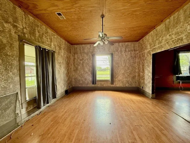 Single Family Residence For Sale in Delta County , 950 W Bonham Avenue, Cooper, Texas 75432, 3 Bedroom, 2 Bathroom, Garage spaces, 2,828 Sqft, built in 1900, mls#21217991, Real Estate Agent in Cooper, Homes For Sale in Delta county, Homes For Sale in Cooper, Realtor in Cooper Texas, Real Estate Brokerage Independent Realty Texas, Luminita Cordes Realtor