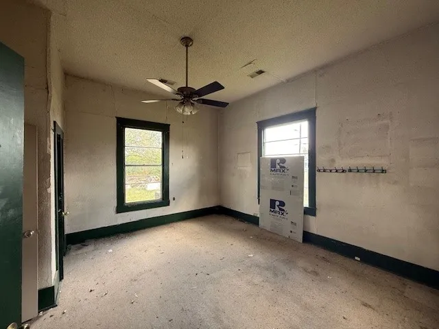 Single Family Residence For Sale in Delta County , 950 W Bonham Avenue, Cooper, Texas 75432, 3 Bedroom, 2 Bathroom, Garage spaces, 2,828 Sqft, built in 1900, mls#21217991, Real Estate Agent in Cooper, Homes For Sale in Delta county, Homes For Sale in Cooper, Realtor in Cooper Texas, Real Estate Brokerage Independent Realty Texas, Luminita Cordes Realtor