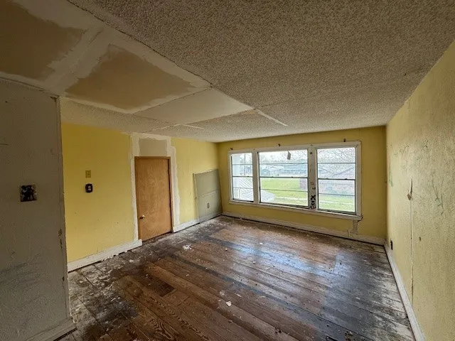 Single Family Residence For Sale in Delta County , 950 W Bonham Avenue, Cooper, Texas 75432, 3 Bedroom, 2 Bathroom, Garage spaces, 2,828 Sqft, built in 1900, mls#21217991, Real Estate Agent in Cooper, Homes For Sale in Delta county, Homes For Sale in Cooper, Realtor in Cooper Texas, Real Estate Brokerage Independent Realty Texas, Luminita Cordes Realtor