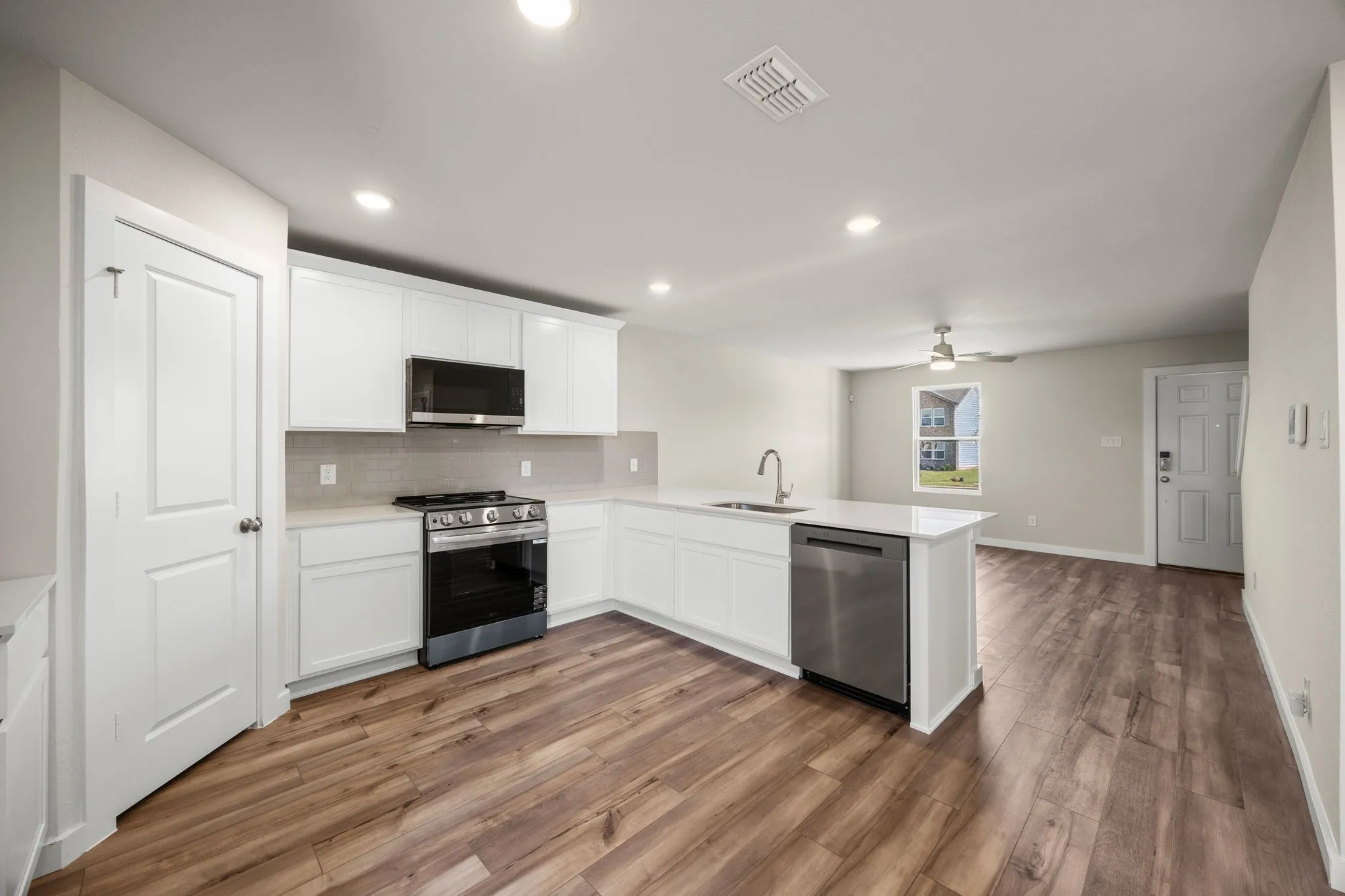 Single Family Residence For Sale in Johnson County , 118 Annabelle Street, Cleburne, Texas 76031, 4 Bedroom, 3 Bathroom, 2 Garage spaces, 1,774 Sqft, built in 2026, New Construction - Incomplete, mls#21222281, Real Estate Agent in Cleburne, Homes For Sale in Johnson county, Homes For Sale in Cleburne, Realtor in Cleburne Texas, Real Estate Brokerage Independent Realty Texas, Luminita Cordes Realtor