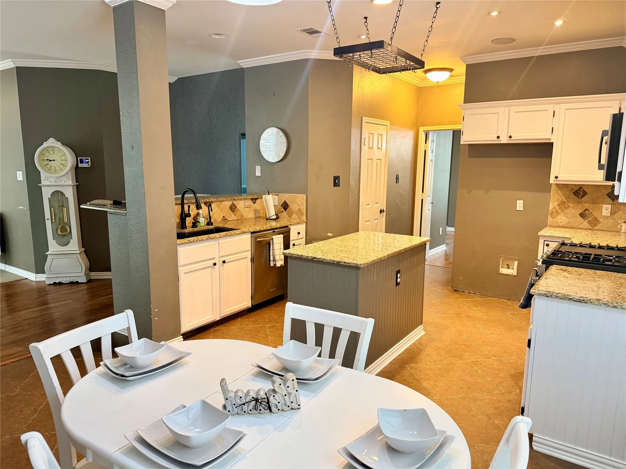 Single Family Residence For Sale in Dallas County , 7206 Birchmont Drive, Rowlett, Texas 75089, 4 Bedroom, 3 Bathroom, 2 Garage spaces, 2,297 Sqft, built in 1997, Preowned, mls#21221719, Real Estate Agent in Rowlett, Homes For Sale in Dallas county, Homes For Sale in Rowlett, Realtor in Rowlett Texas, Real Estate Brokerage Independent Realty Texas, Luminita Cordes Realtor