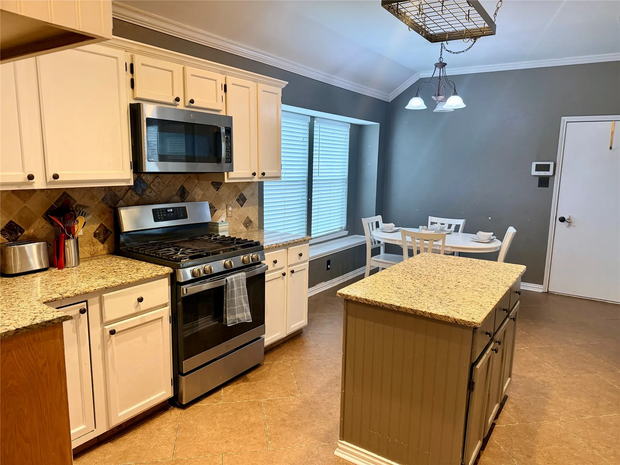 Single Family Residence For Sale in Dallas County , 7206 Birchmont Drive, Rowlett, Texas 75089, 4 Bedroom, 3 Bathroom, 2 Garage spaces, 2,297 Sqft, built in 1997, Preowned, mls#21221719, Real Estate Agent in Rowlett, Homes For Sale in Dallas county, Homes For Sale in Rowlett, Realtor in Rowlett Texas, Real Estate Brokerage Independent Realty Texas, Luminita Cordes Realtor