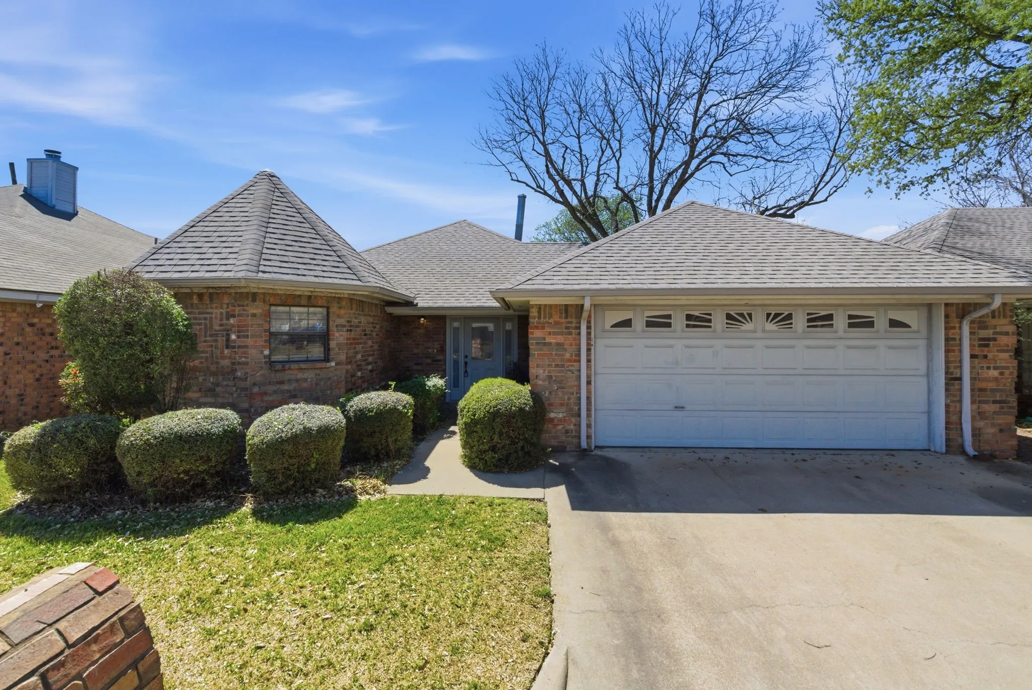 Single Family Residence For Sale in Erath County , 1702 Sully Court, Stephenville, Texas 76401, 2 Bedroom, 2 Bathroom, 2 Garage spaces, 1,379 Sqft, built in 1998, Preowned, mls#21222272, Real Estate Agent in Stephenville, Homes For Sale in Erath county, Homes For Sale in Stephenville, Realtor in Stephenville Texas, Real Estate Brokerage Independent Realty Texas, Luminita Cordes Realtor