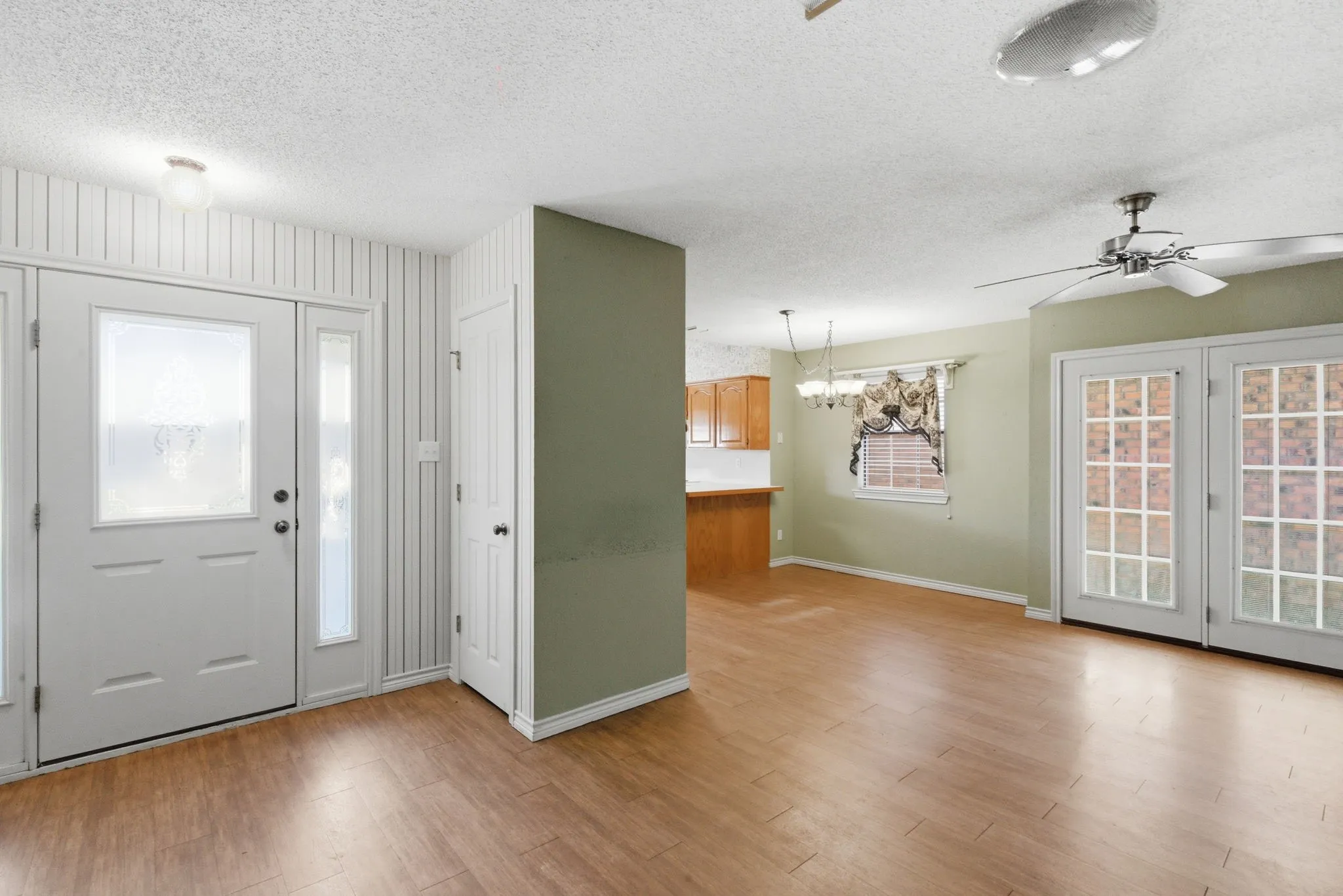 Single Family Residence For Sale in Erath County , 1702 Sully Court, Stephenville, Texas 76401, 2 Bedroom, 2 Bathroom, 2 Garage spaces, 1,379 Sqft, built in 1998, Preowned, mls#21222272, Real Estate Agent in Stephenville, Homes For Sale in Erath county, Homes For Sale in Stephenville, Realtor in Stephenville Texas, Real Estate Brokerage Independent Realty Texas, Luminita Cordes Realtor