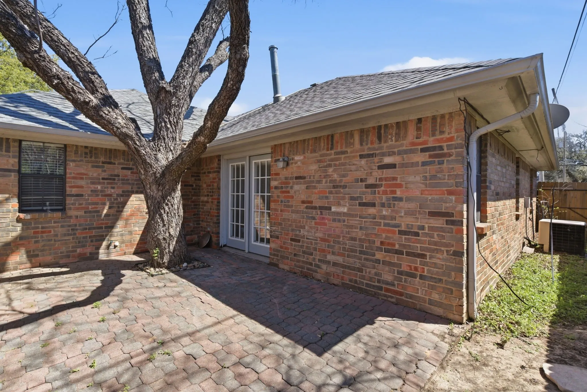 Single Family Residence For Sale in Erath County , 1702 Sully Court, Stephenville, Texas 76401, 2 Bedroom, 2 Bathroom, 2 Garage spaces, 1,379 Sqft, built in 1998, Preowned, mls#21222272, Real Estate Agent in Stephenville, Homes For Sale in Erath county, Homes For Sale in Stephenville, Realtor in Stephenville Texas, Real Estate Brokerage Independent Realty Texas, Luminita Cordes Realtor