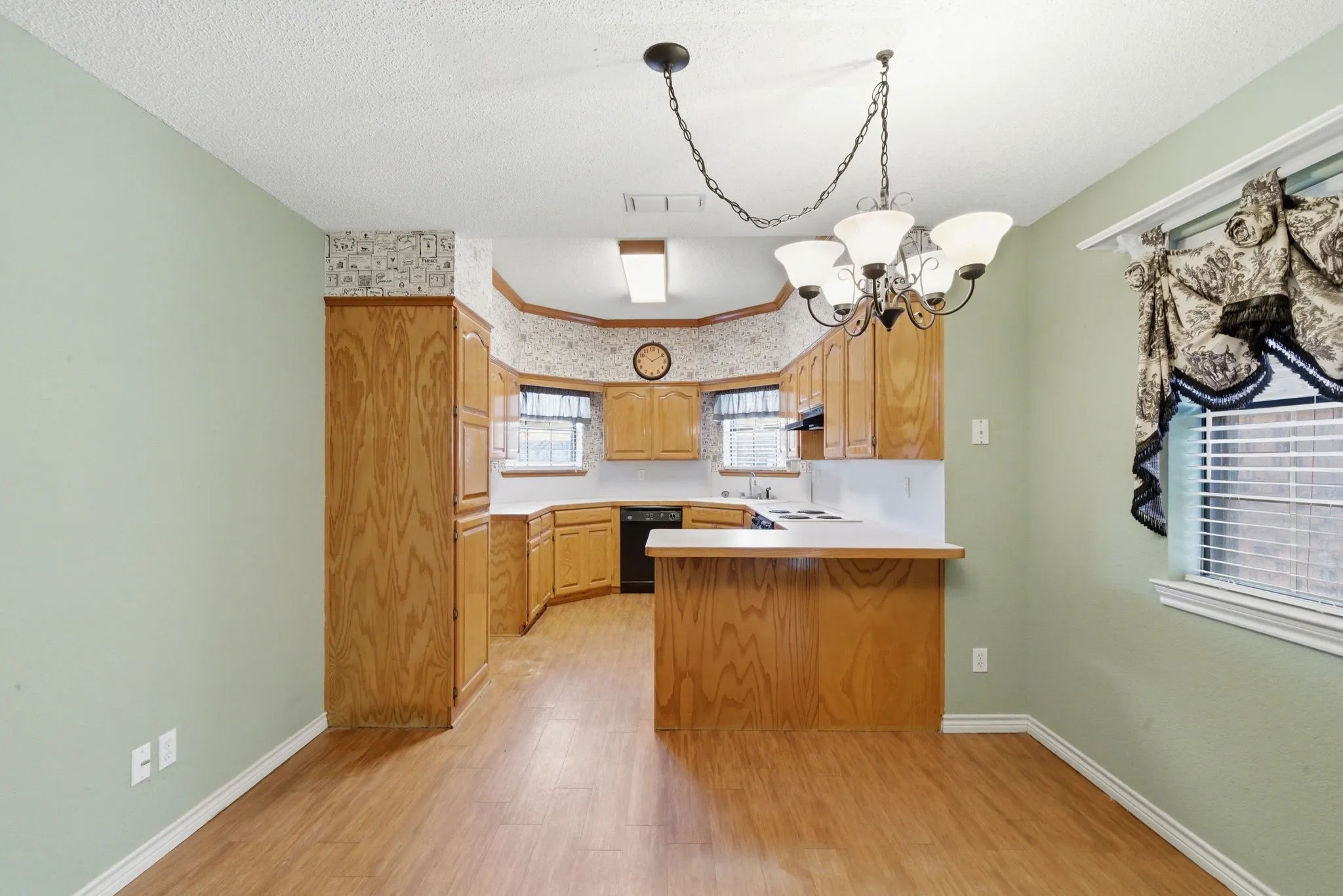 Single Family Residence For Sale in Erath County , 1702 Sully Court, Stephenville, Texas 76401, 2 Bedroom, 2 Bathroom, 2 Garage spaces, 1,379 Sqft, built in 1998, Preowned, mls#21222272, Real Estate Agent in Stephenville, Homes For Sale in Erath county, Homes For Sale in Stephenville, Realtor in Stephenville Texas, Real Estate Brokerage Independent Realty Texas, Luminita Cordes Realtor