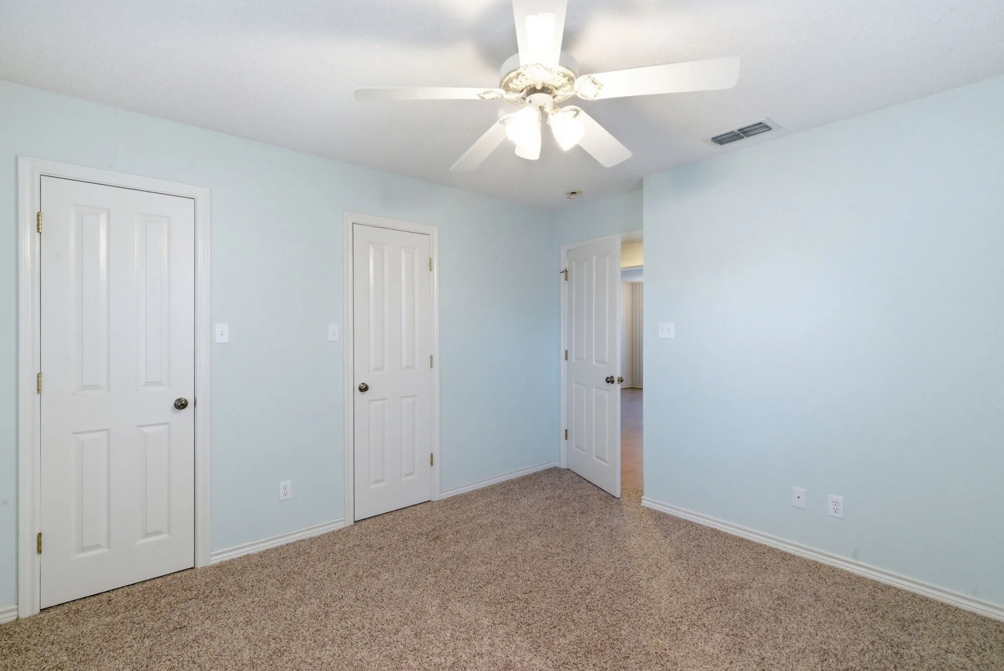 Single Family Residence For Sale in Erath County , 1702 Sully Court, Stephenville, Texas 76401, 2 Bedroom, 2 Bathroom, 2 Garage spaces, 1,379 Sqft, built in 1998, Preowned, mls#21222272, Real Estate Agent in Stephenville, Homes For Sale in Erath county, Homes For Sale in Stephenville, Realtor in Stephenville Texas, Real Estate Brokerage Independent Realty Texas, Luminita Cordes Realtor