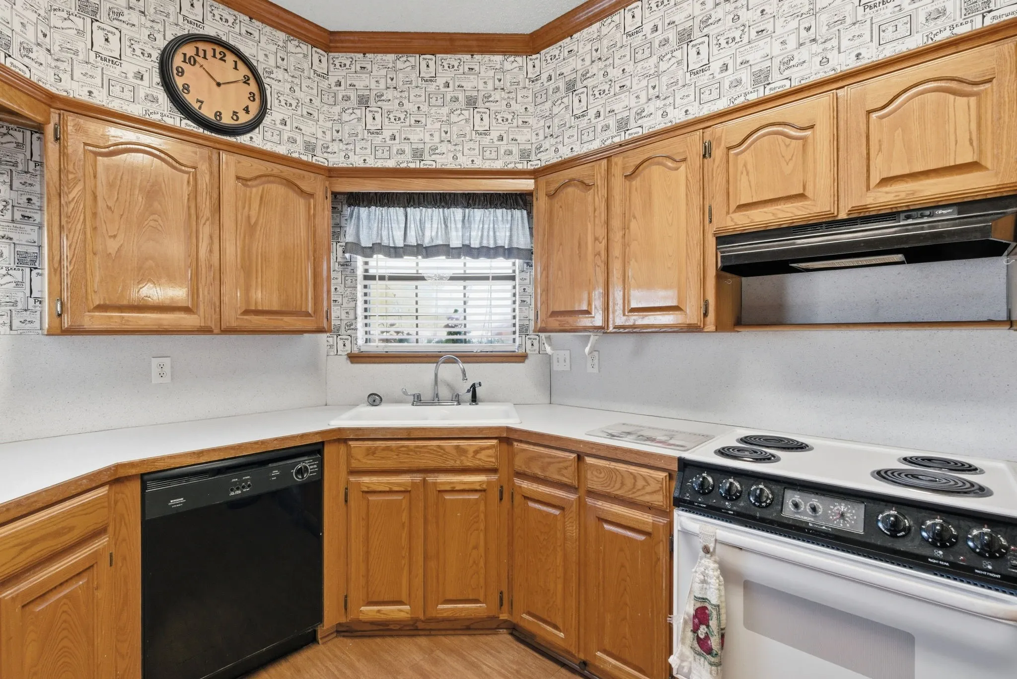 Single Family Residence For Sale in Erath County , 1702 Sully Court, Stephenville, Texas 76401, 2 Bedroom, 2 Bathroom, 2 Garage spaces, 1,379 Sqft, built in 1998, Preowned, mls#21222272, Real Estate Agent in Stephenville, Homes For Sale in Erath county, Homes For Sale in Stephenville, Realtor in Stephenville Texas, Real Estate Brokerage Independent Realty Texas, Luminita Cordes Realtor
