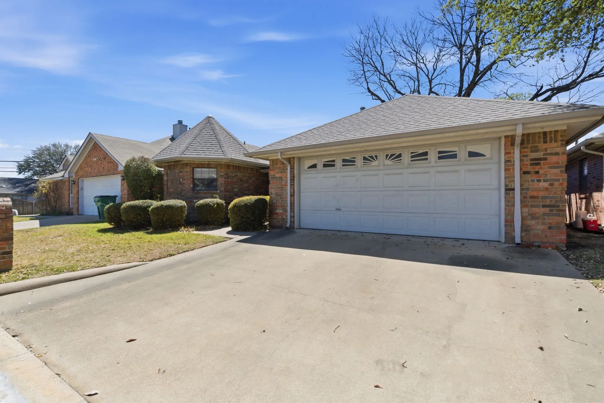 Single Family Residence For Sale in Erath County , 1702 Sully Court, Stephenville, Texas 76401, 2 Bedroom, 2 Bathroom, 2 Garage spaces, 1,379 Sqft, built in 1998, Preowned, mls#21222272, Real Estate Agent in Stephenville, Homes For Sale in Erath county, Homes For Sale in Stephenville, Realtor in Stephenville Texas, Real Estate Brokerage Independent Realty Texas, Luminita Cordes Realtor