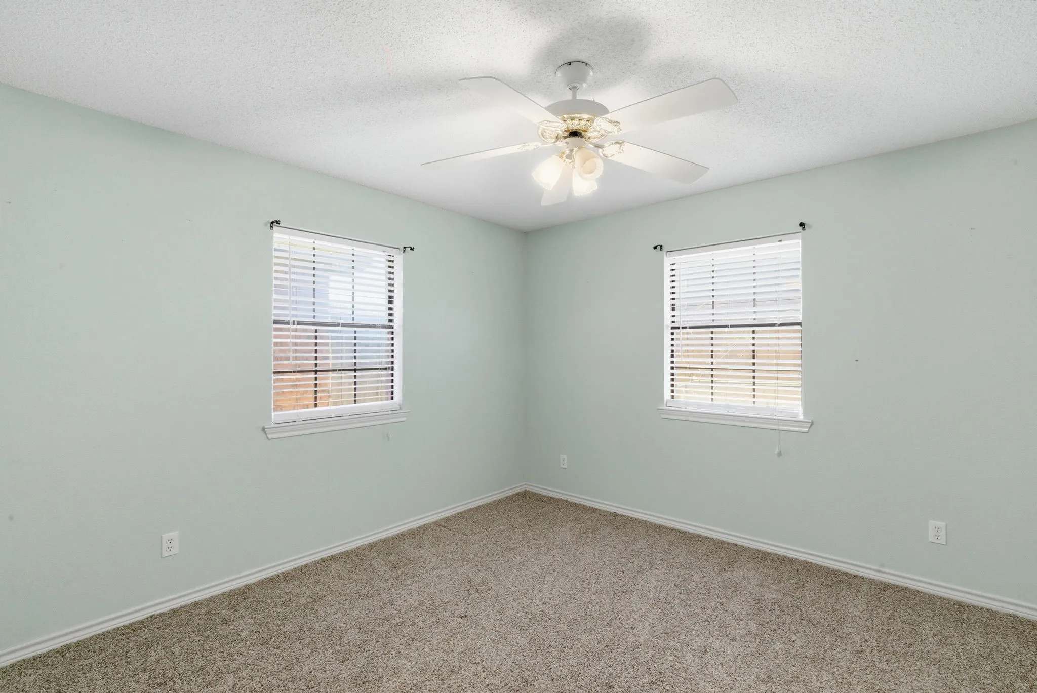 Single Family Residence For Sale in Erath County , 1702 Sully Court, Stephenville, Texas 76401, 2 Bedroom, 2 Bathroom, 2 Garage spaces, 1,379 Sqft, built in 1998, Preowned, mls#21222272, Real Estate Agent in Stephenville, Homes For Sale in Erath county, Homes For Sale in Stephenville, Realtor in Stephenville Texas, Real Estate Brokerage Independent Realty Texas, Luminita Cordes Realtor