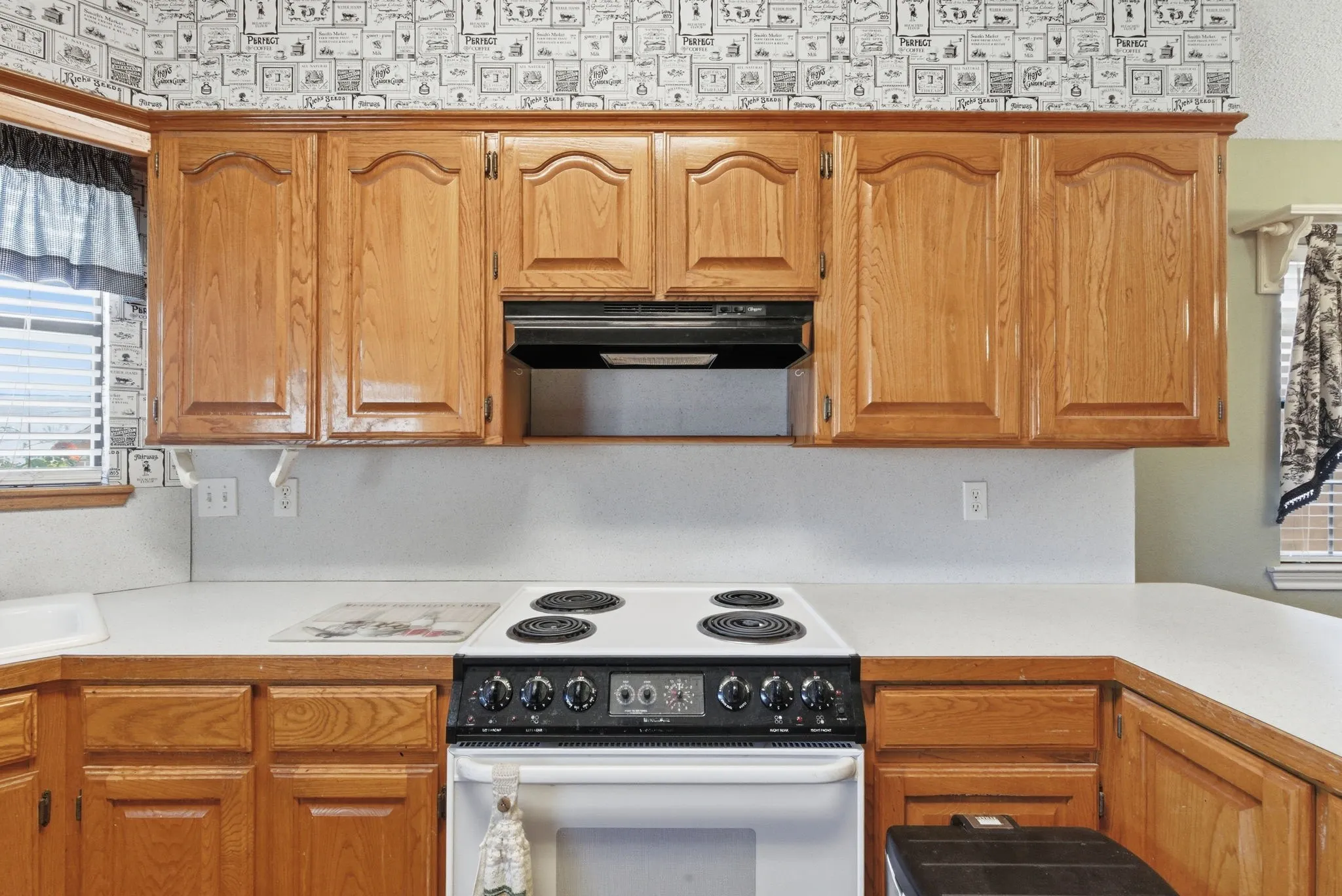 Single Family Residence For Sale in Erath County , 1702 Sully Court, Stephenville, Texas 76401, 2 Bedroom, 2 Bathroom, 2 Garage spaces, 1,379 Sqft, built in 1998, Preowned, mls#21222272, Real Estate Agent in Stephenville, Homes For Sale in Erath county, Homes For Sale in Stephenville, Realtor in Stephenville Texas, Real Estate Brokerage Independent Realty Texas, Luminita Cordes Realtor