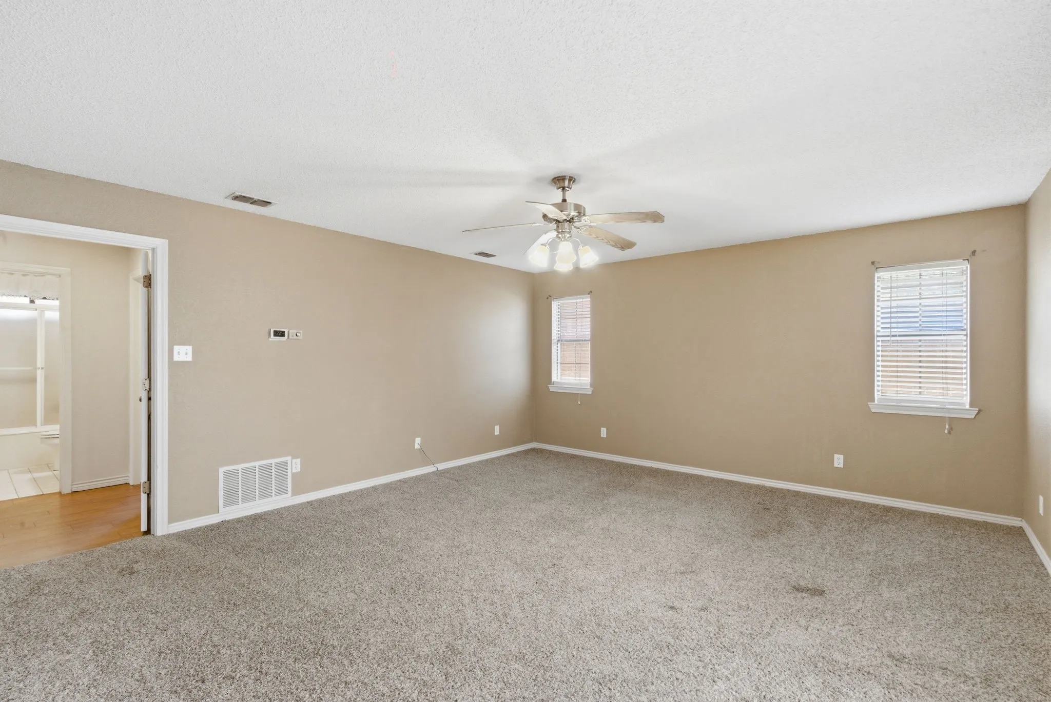 Single Family Residence For Sale in Erath County , 1702 Sully Court, Stephenville, Texas 76401, 2 Bedroom, 2 Bathroom, 2 Garage spaces, 1,379 Sqft, built in 1998, Preowned, mls#21222272, Real Estate Agent in Stephenville, Homes For Sale in Erath county, Homes For Sale in Stephenville, Realtor in Stephenville Texas, Real Estate Brokerage Independent Realty Texas, Luminita Cordes Realtor