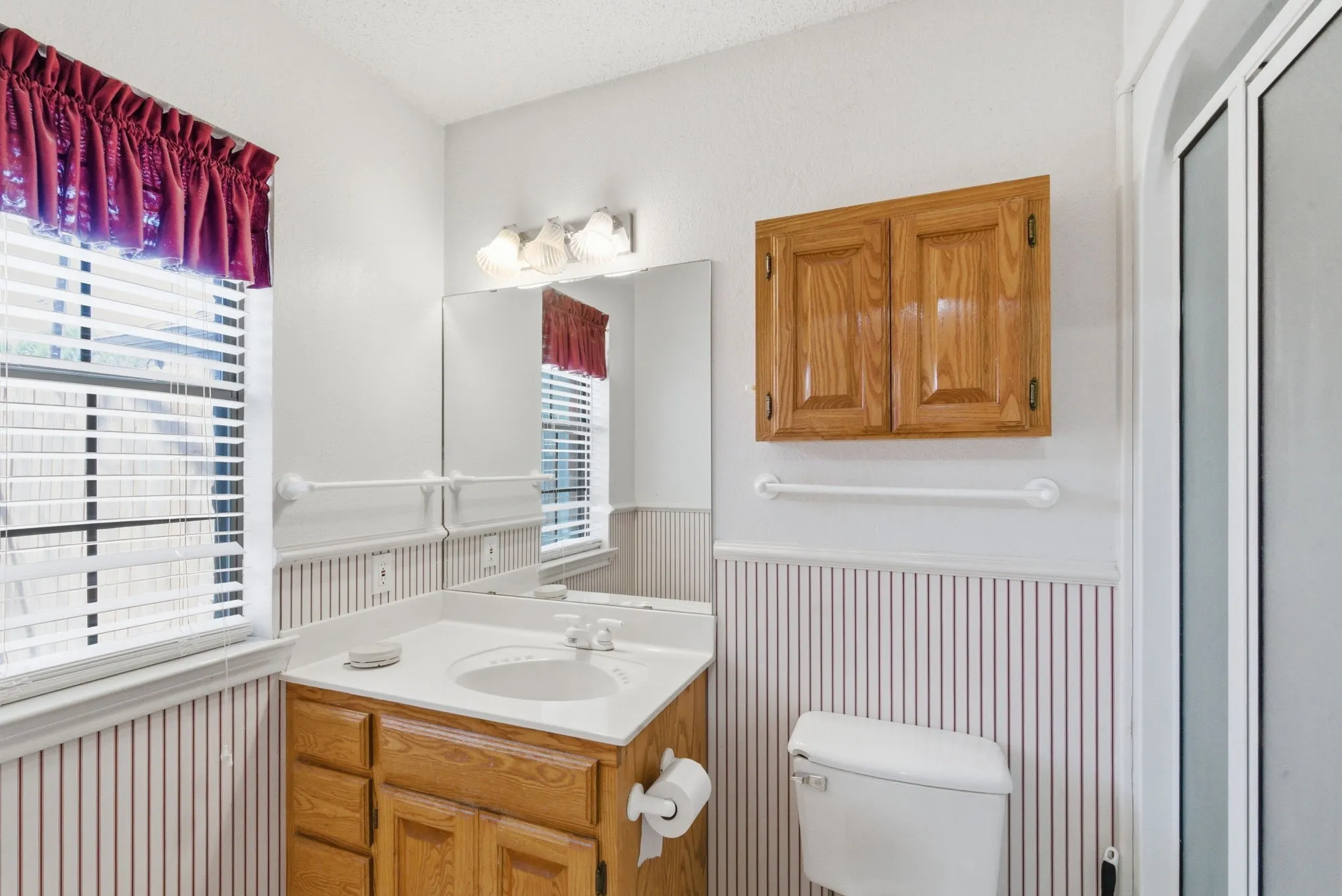 Single Family Residence For Sale in Erath County , 1702 Sully Court, Stephenville, Texas 76401, 2 Bedroom, 2 Bathroom, 2 Garage spaces, 1,379 Sqft, built in 1998, Preowned, mls#21222272, Real Estate Agent in Stephenville, Homes For Sale in Erath county, Homes For Sale in Stephenville, Realtor in Stephenville Texas, Real Estate Brokerage Independent Realty Texas, Luminita Cordes Realtor