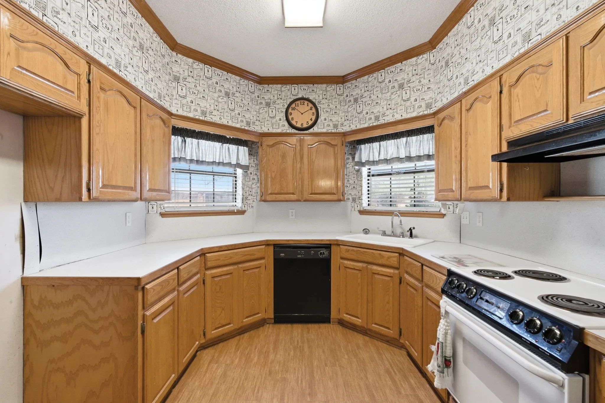 Single Family Residence For Sale in Erath County , 1702 Sully Court, Stephenville, Texas 76401, 2 Bedroom, 2 Bathroom, 2 Garage spaces, 1,379 Sqft, built in 1998, Preowned, mls#21222272, Real Estate Agent in Stephenville, Homes For Sale in Erath county, Homes For Sale in Stephenville, Realtor in Stephenville Texas, Real Estate Brokerage Independent Realty Texas, Luminita Cordes Realtor