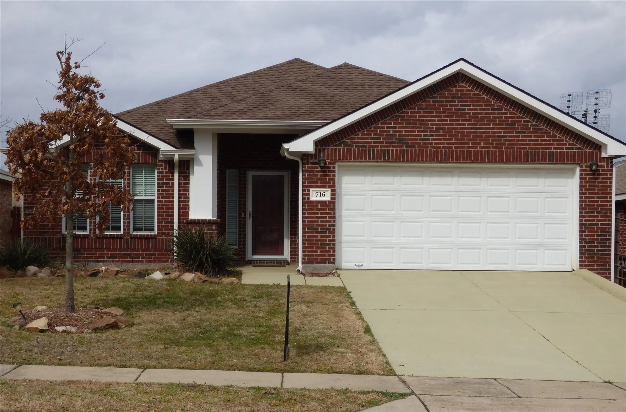 Single Family Residence For Rent in Collin County , 716 Alder Drive, Anna, Texas 75409, 3 Bedroom, 2 Bathroom, 2 Garage spaces, 1,896 Sqft, built in 2006, Preowned, mls#21205871, Real Estate Agent in Anna, Homes For Rent in Collin county, Homes For Rent in Anna, Realtor in Anna Texas, Real Estate Brokerage Independent Realty Texas, Luminita Cordes Realtor