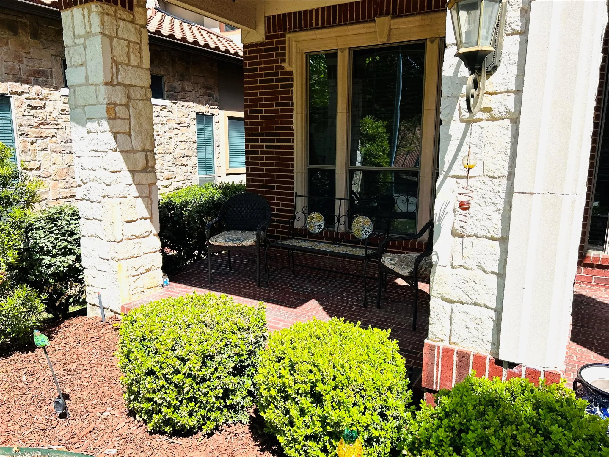 Single Family Residence For Sale in Dallas County , 2219 Longview Road, Irving, Texas 75063, 4 Bedroom, 3 Bathroom, 2 Garage spaces, 3,022 Sqft, built in 2008, mls#21222349, Real Estate Agent in Irving, Homes For Sale in Dallas county, Homes For Sale in Irving, Realtor in Irving Texas, Real Estate Brokerage Independent Realty Texas, Luminita Cordes Realtor