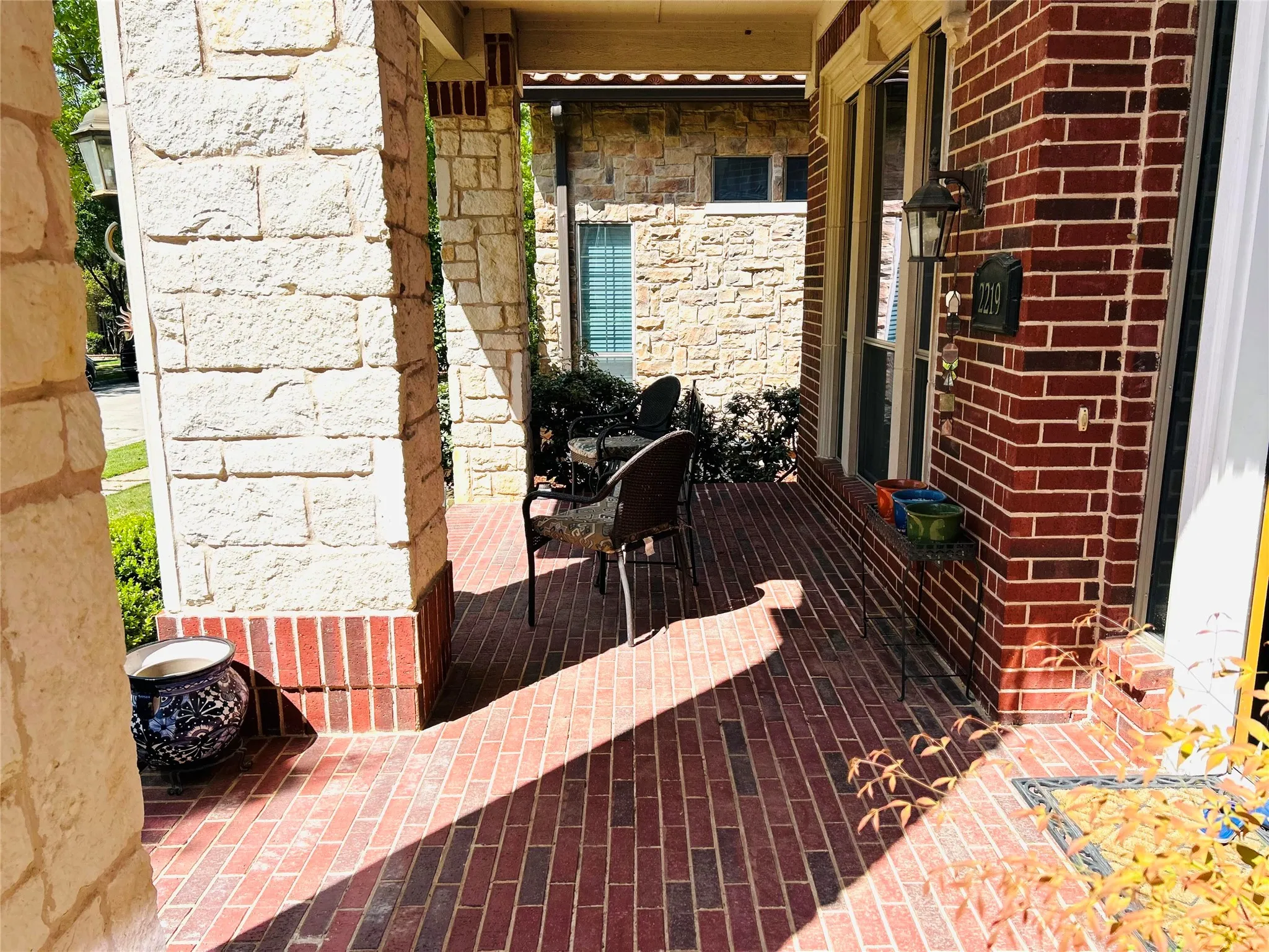 Single Family Residence For Sale in Dallas County , 2219 Longview Road, Irving, Texas 75063, 4 Bedroom, 3 Bathroom, 2 Garage spaces, 3,022 Sqft, built in 2008, mls#21222349, Real Estate Agent in Irving, Homes For Sale in Dallas county, Homes For Sale in Irving, Realtor in Irving Texas, Real Estate Brokerage Independent Realty Texas, Luminita Cordes Realtor